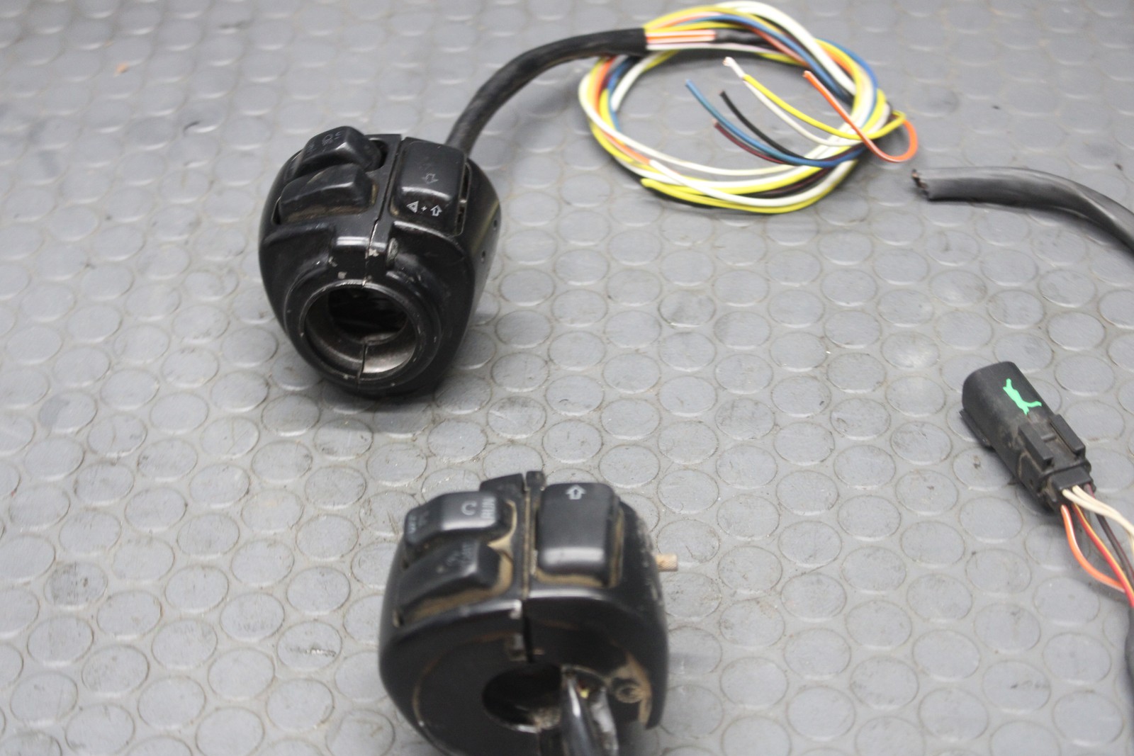 2000-2005 Harley Davidson Touring Road King Left/Right Control Switch OEM