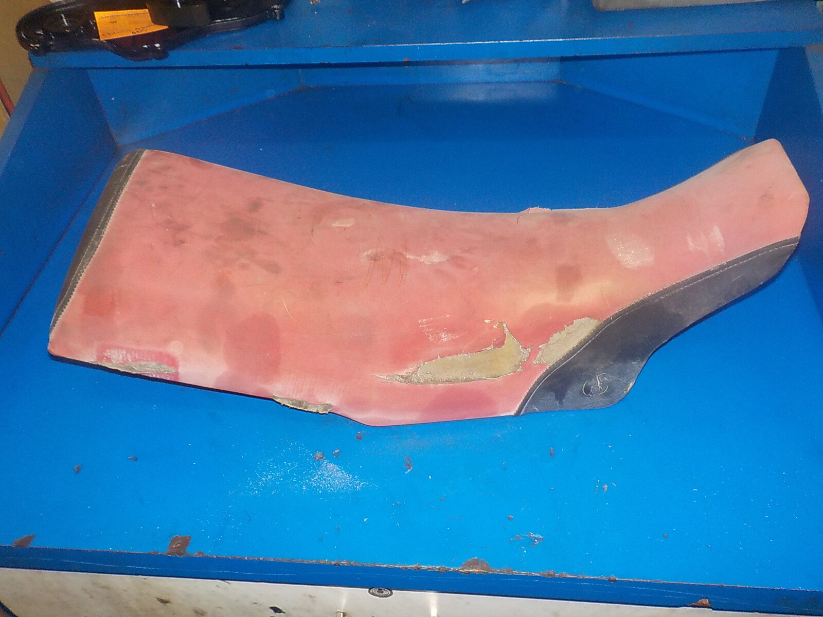 YAMAHA YZ 125 1983 SEAT , DAMAGED AS SHOWN IN PICTURES ,VERY ROUGH USED