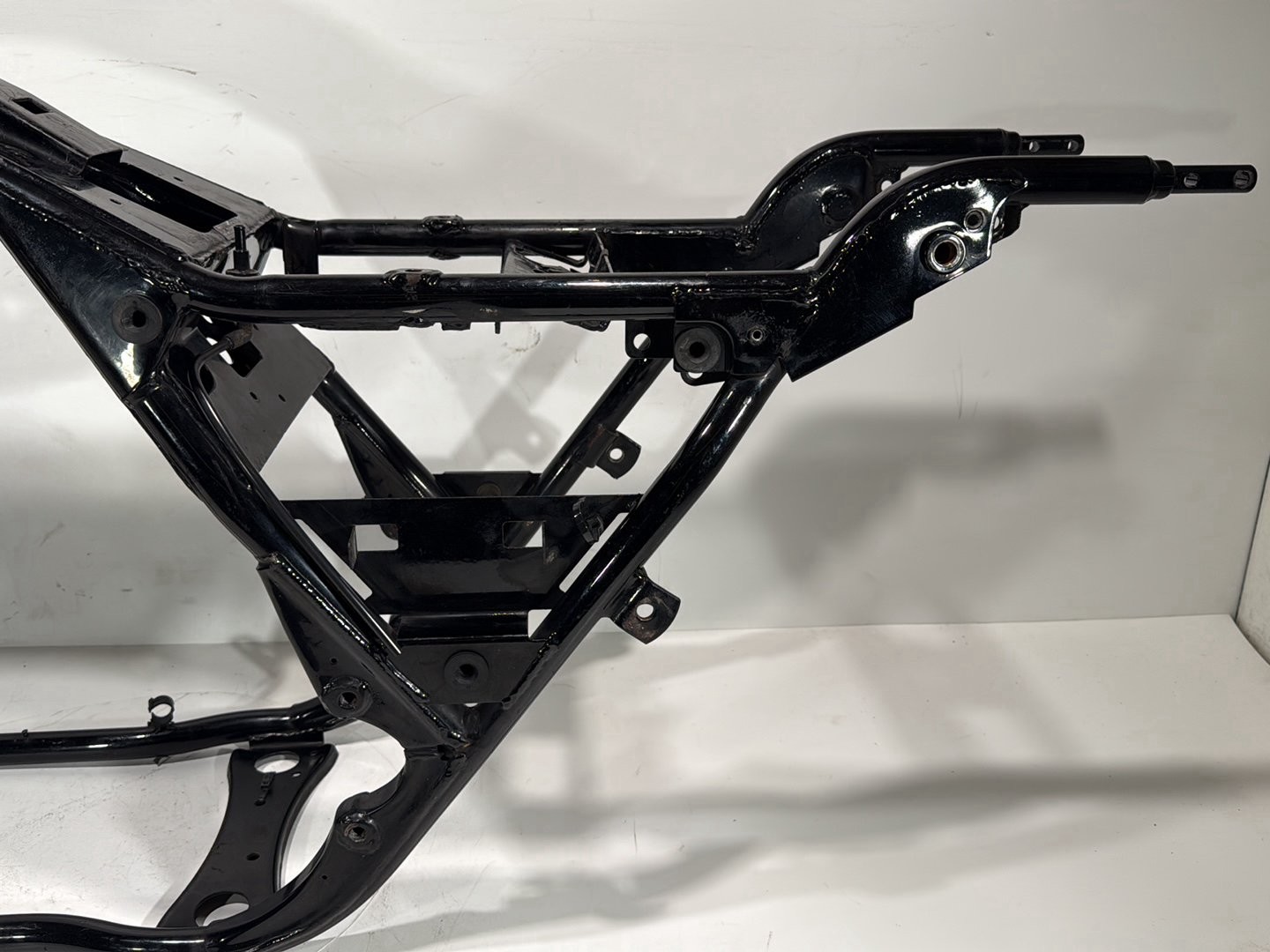 06 Harley Touring FLHTCU Electra Glide Ultra OEM Body Main Frame Chassis CLN CLR