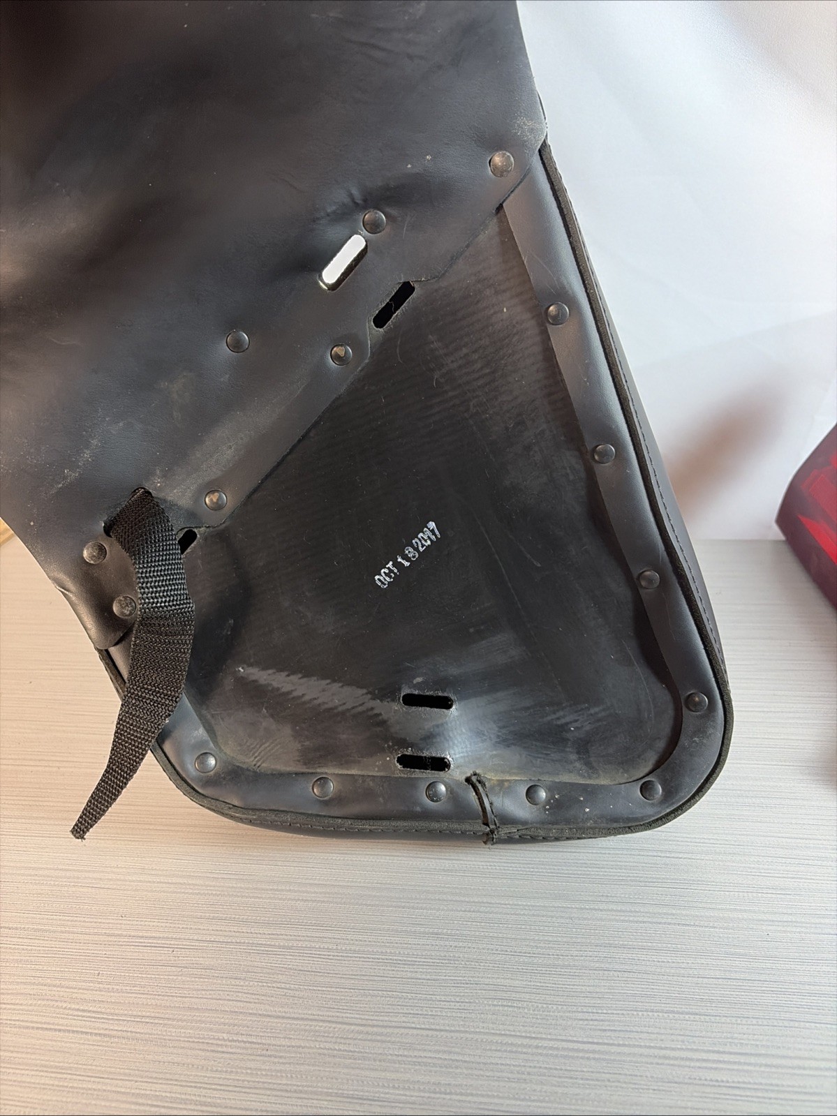 GENUINE HARLEY DAVIDSON SOFTAIL STANDARD LINE SWINGARM BAG REAL LEATHER CLIP ON