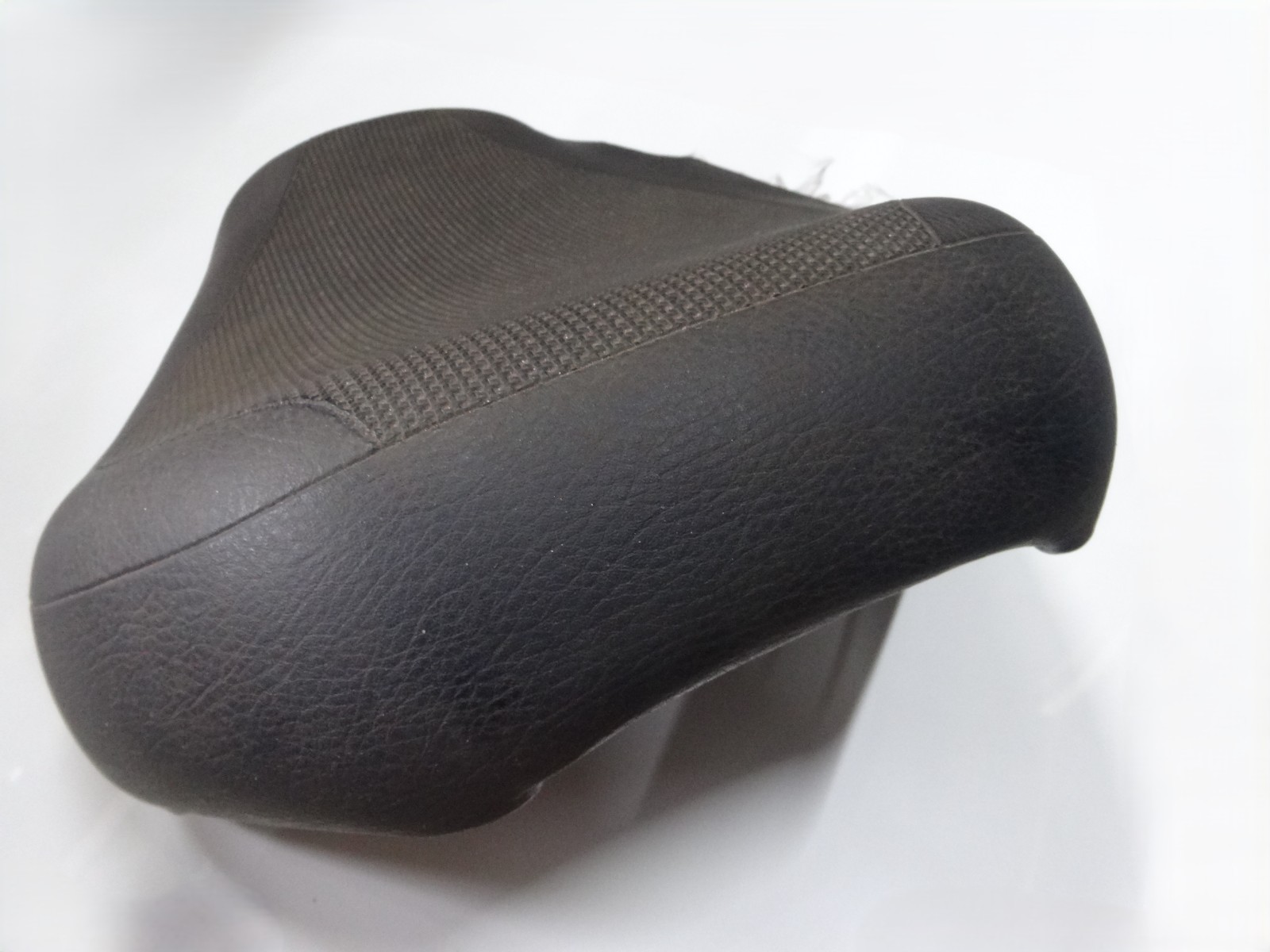 1997-2003 Suzuki Marauder VZ 800 Driver Front Seat Saddle OEM 45100-48E50-M9Z