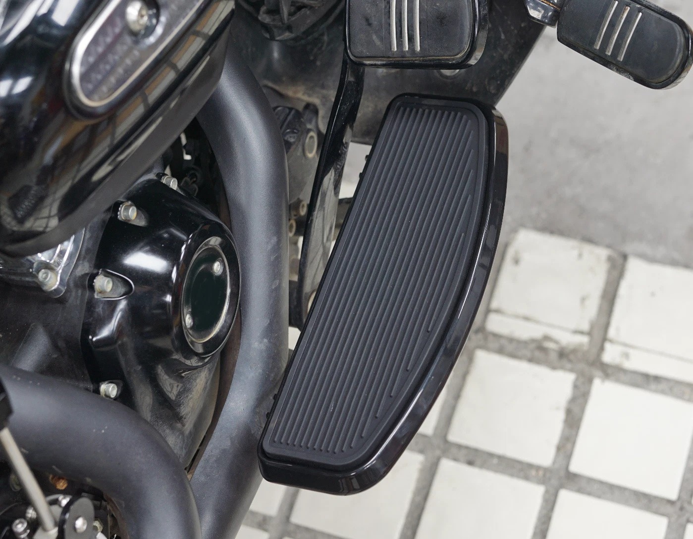For Harley Street Glide Ultra FLHXU 2025 -New Driver Footboard Floorboard