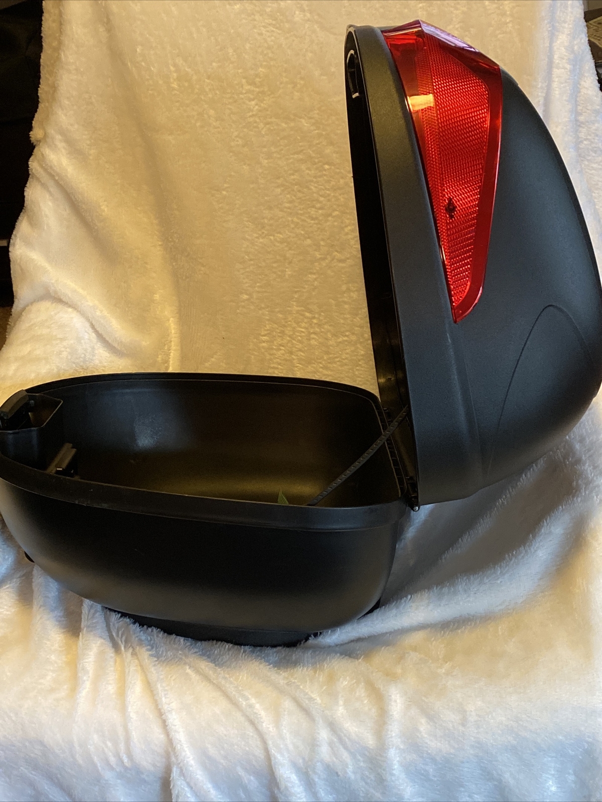 GIVI Monolock 29L Locking Motorcycle Case W/Mounting Plate, Hardware, 2 Keys.