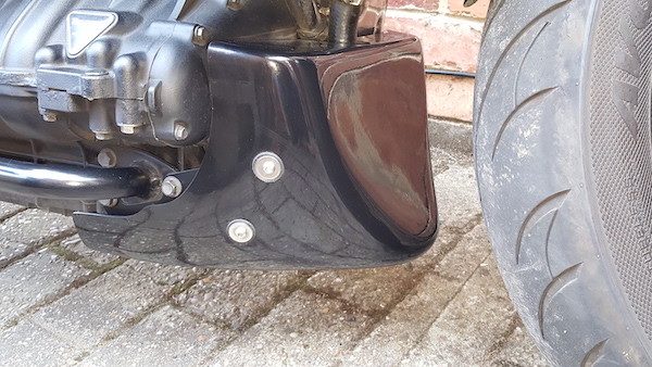 TRIUMPH ROCKET 3 BELLY PAN & BRACKETS, BLACK, FIBREGLASS FINISH