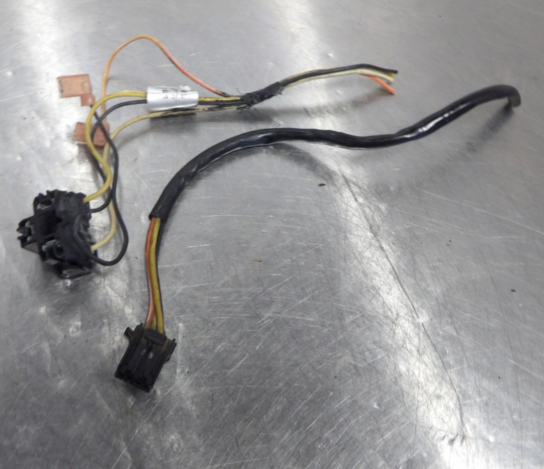 08 Harley Dyna Street Bob FXDB headlight wiring harness plug in 72056-92