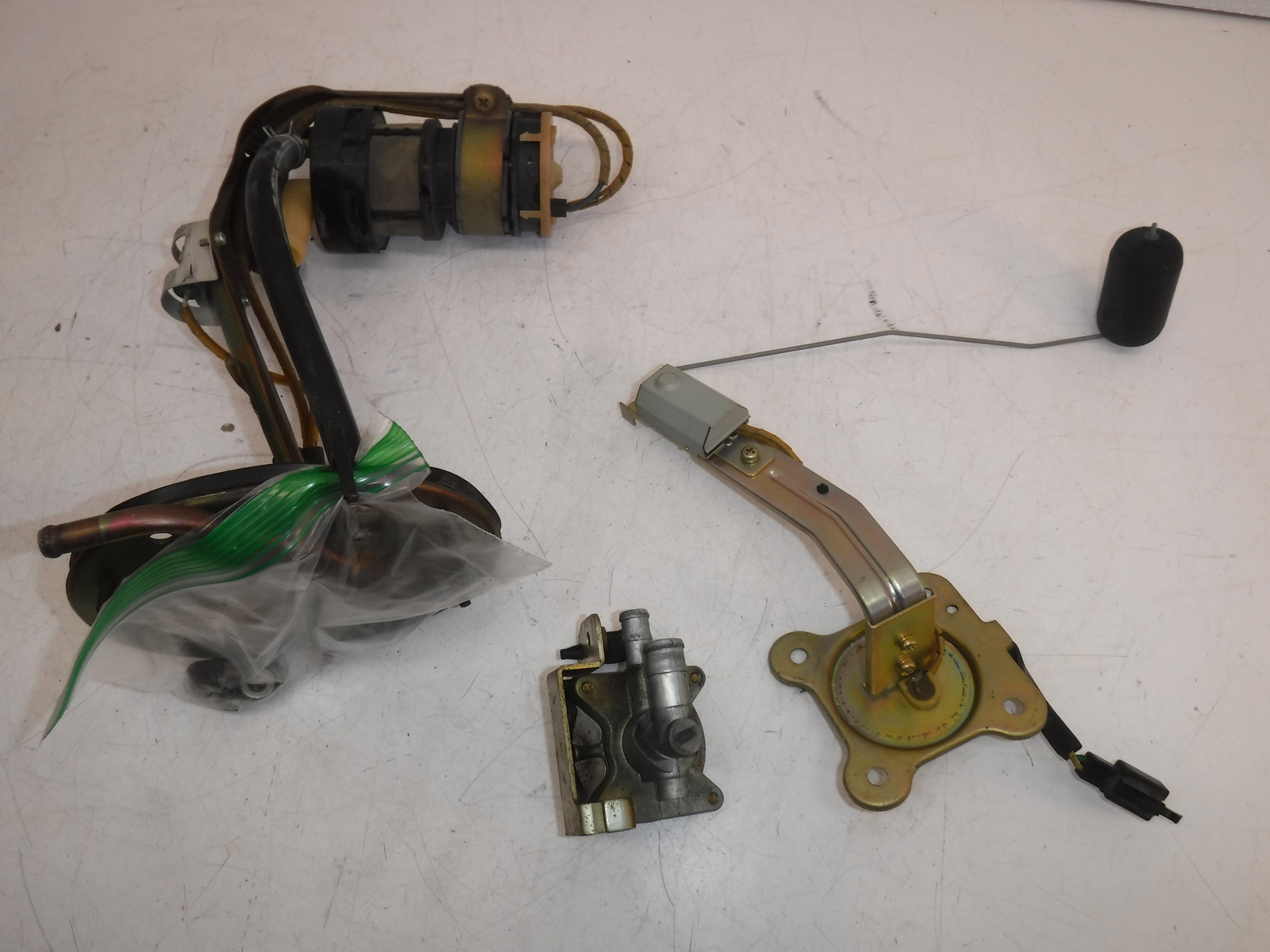 1996 honda goldwing 1500 OEM FUEL GAS PUMP W/ FLOAT SENDING UNIT
