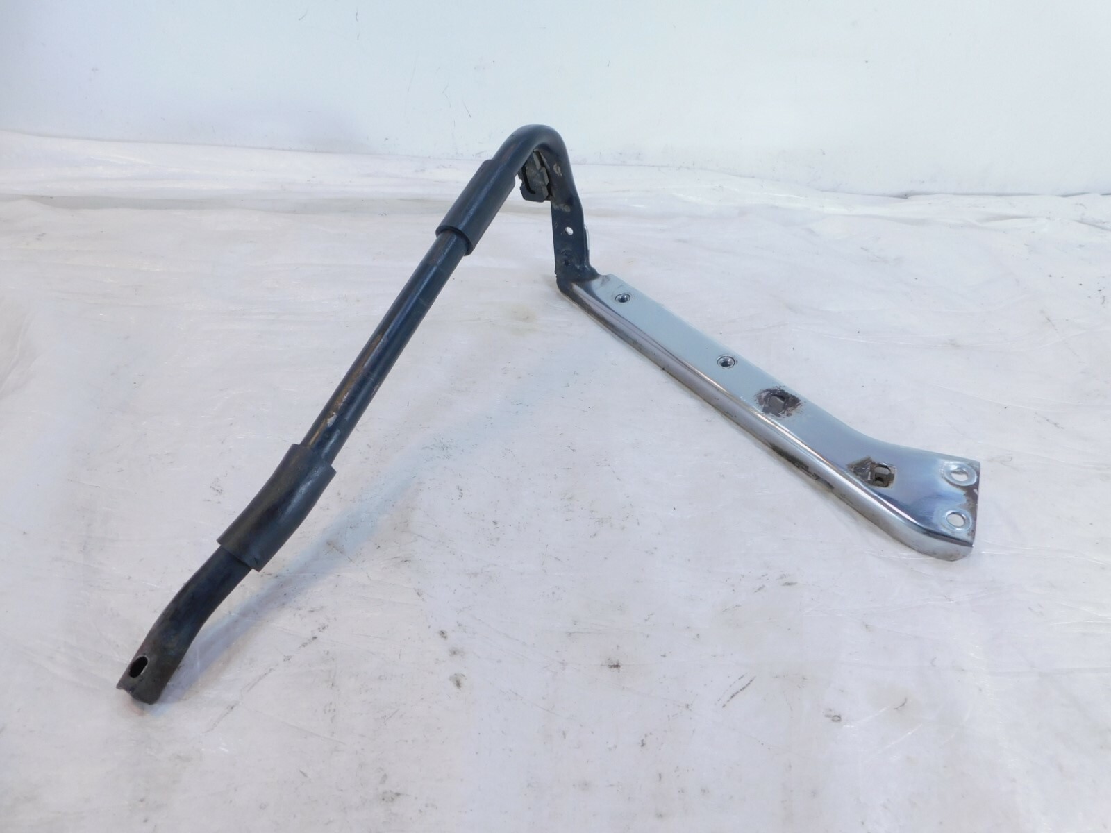 Harley Electra Glide & Road King Right Saddlebag Rail Support Bracket & Guard