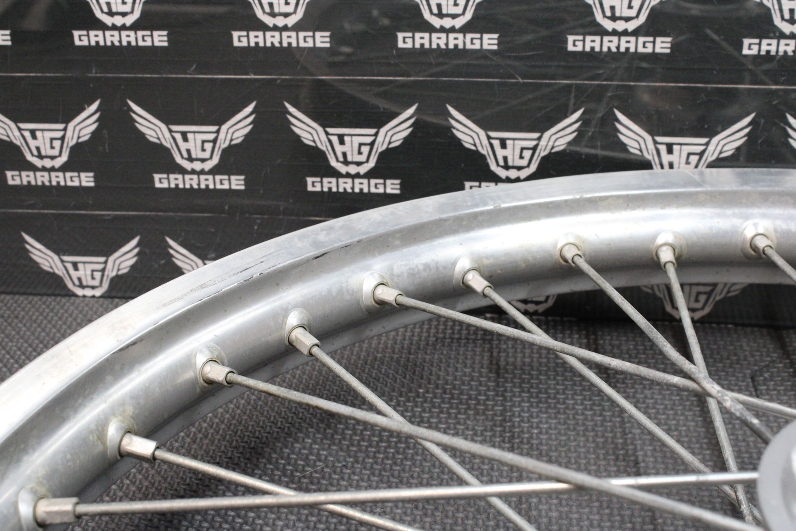 2000 YAMAHA YZ250 21″ X 1.60″ OEM FRONT WHEEL RIM HUB 4SS-25111-01-00