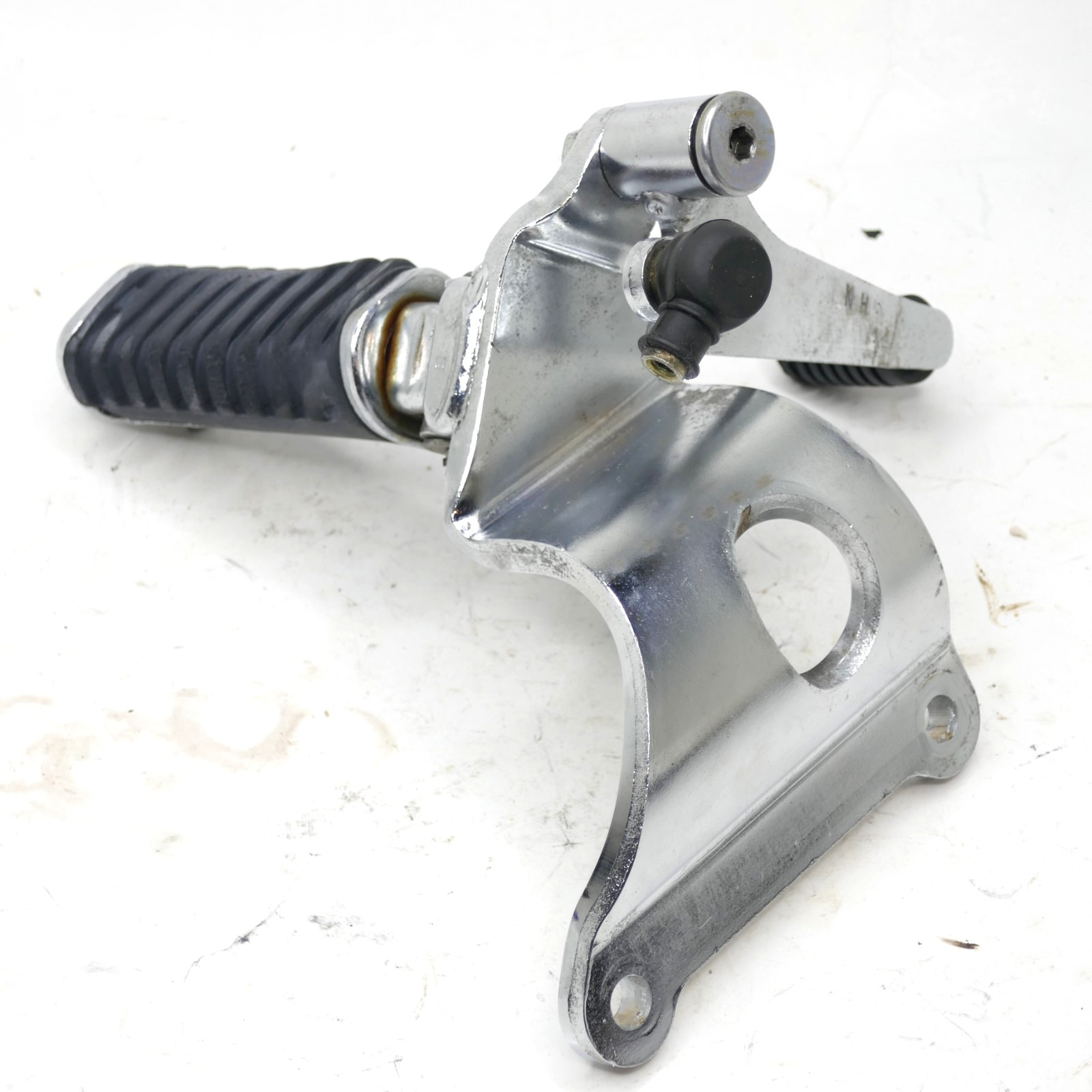 1999 Honda VF750C Magna 750 Front Right Foot Peg Mount Bracket excellent!