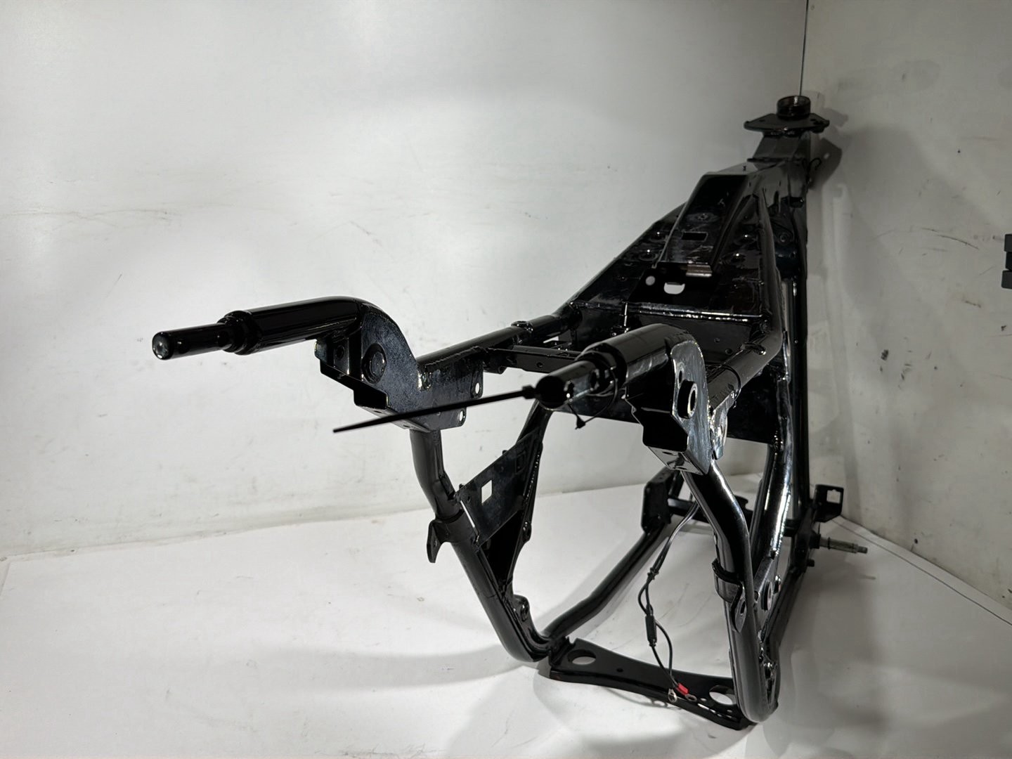 2007 Harley Road King Touring FLHR OEM Body Main Frame Chassis SLVG