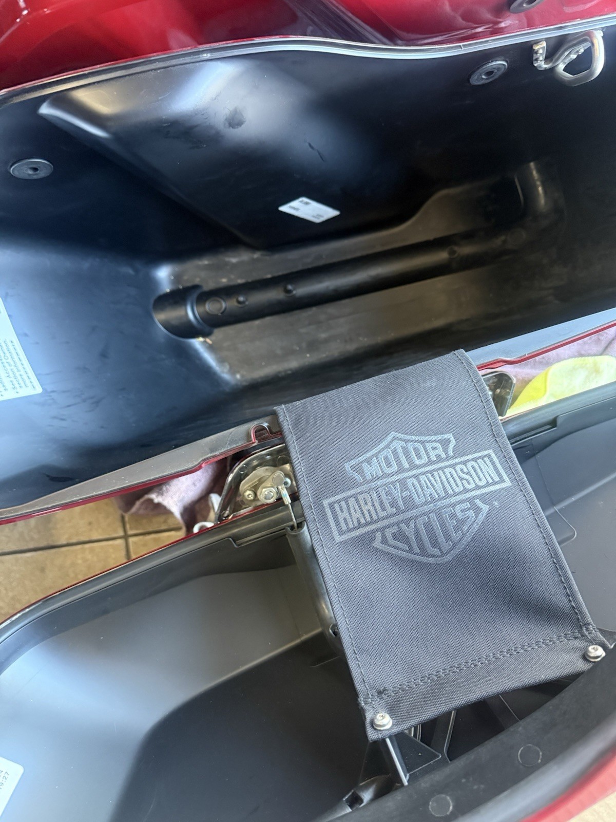 OEM Harley Davidson Touring Saddlebafgs Red 2014+ Left Right Hard Bags No Key