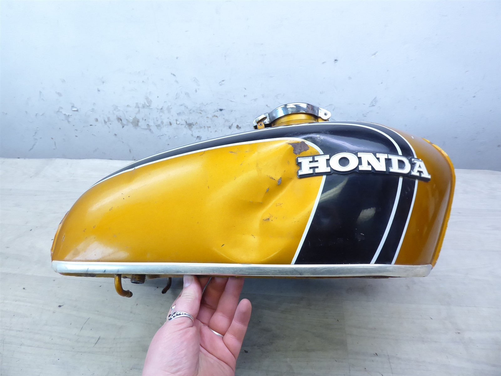1972 Honda CB350 Twin H21022) gold gas petrol fuel tank with cap and emblems
