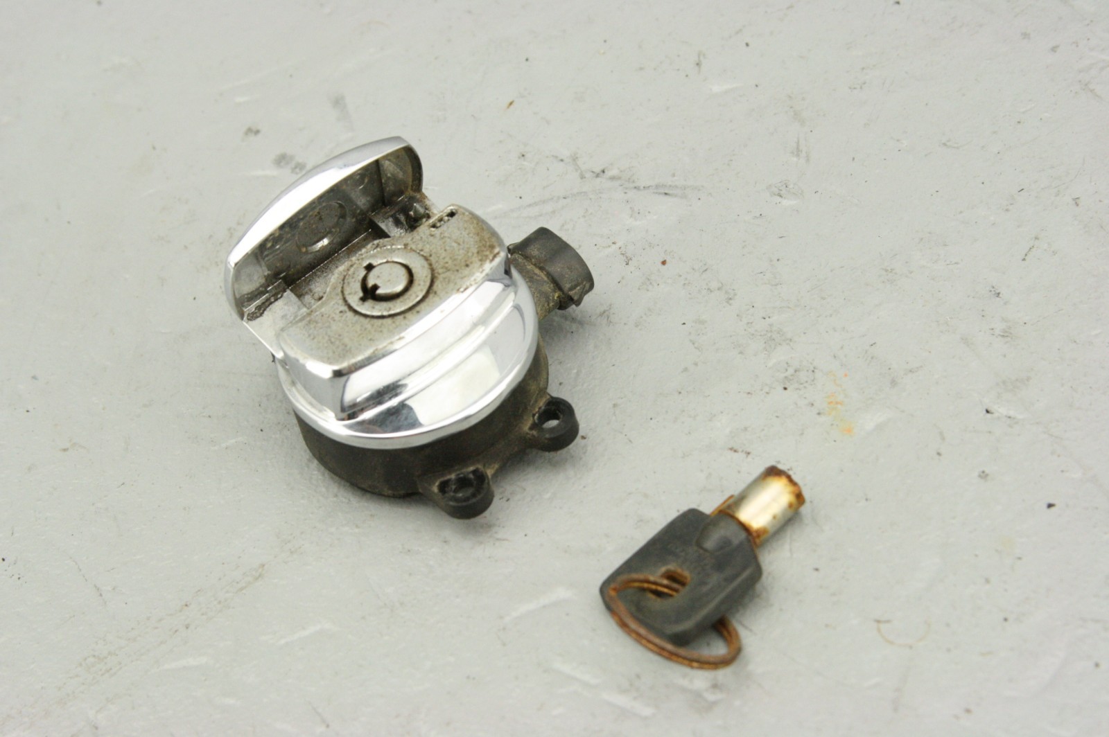 2015 Harley Road King Ignition Switch Knob Lock Assembly + KEY