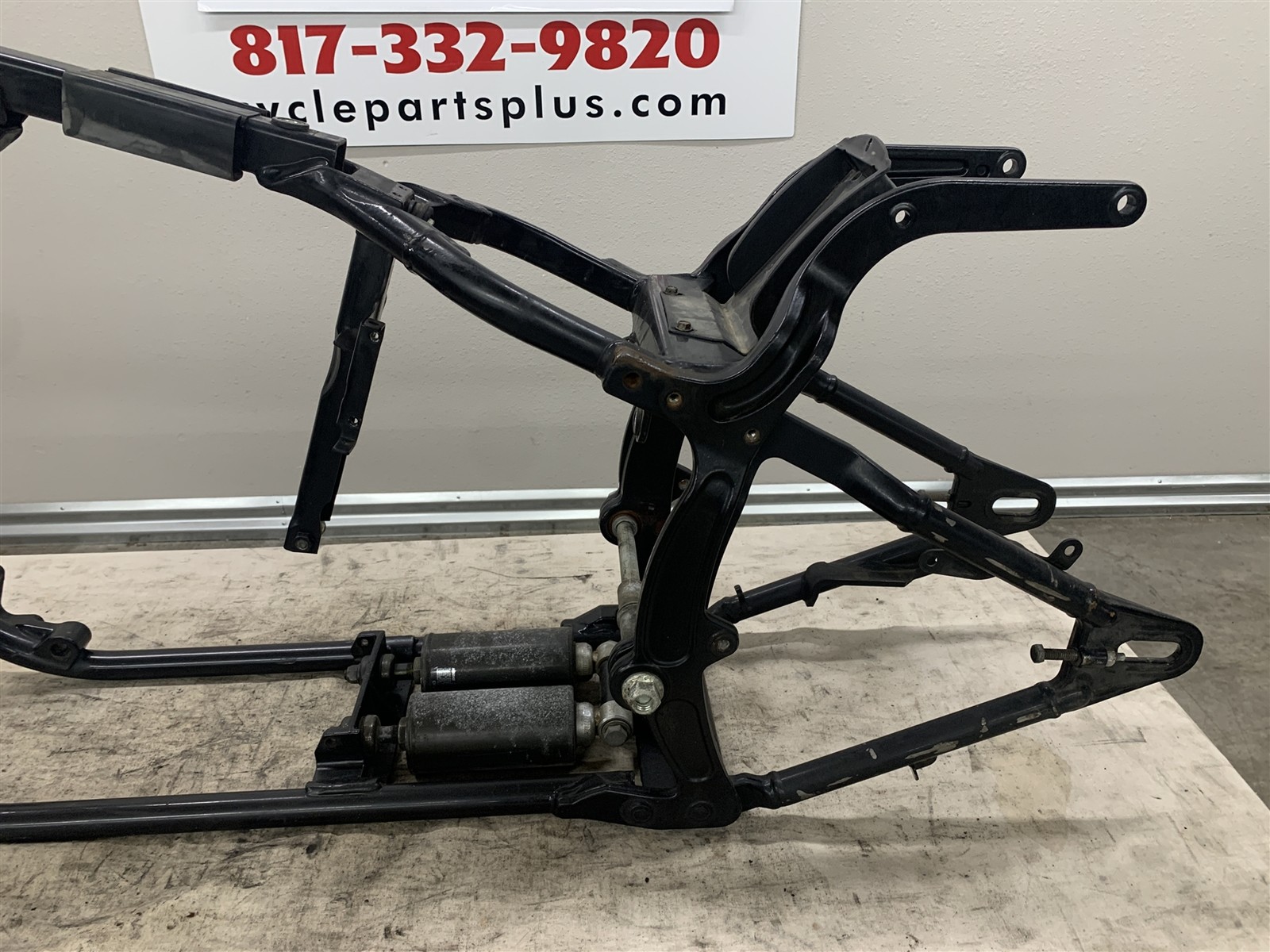 Harley-Davidson 04 Softail Standard FXSTI Main Frame Chassis Straight