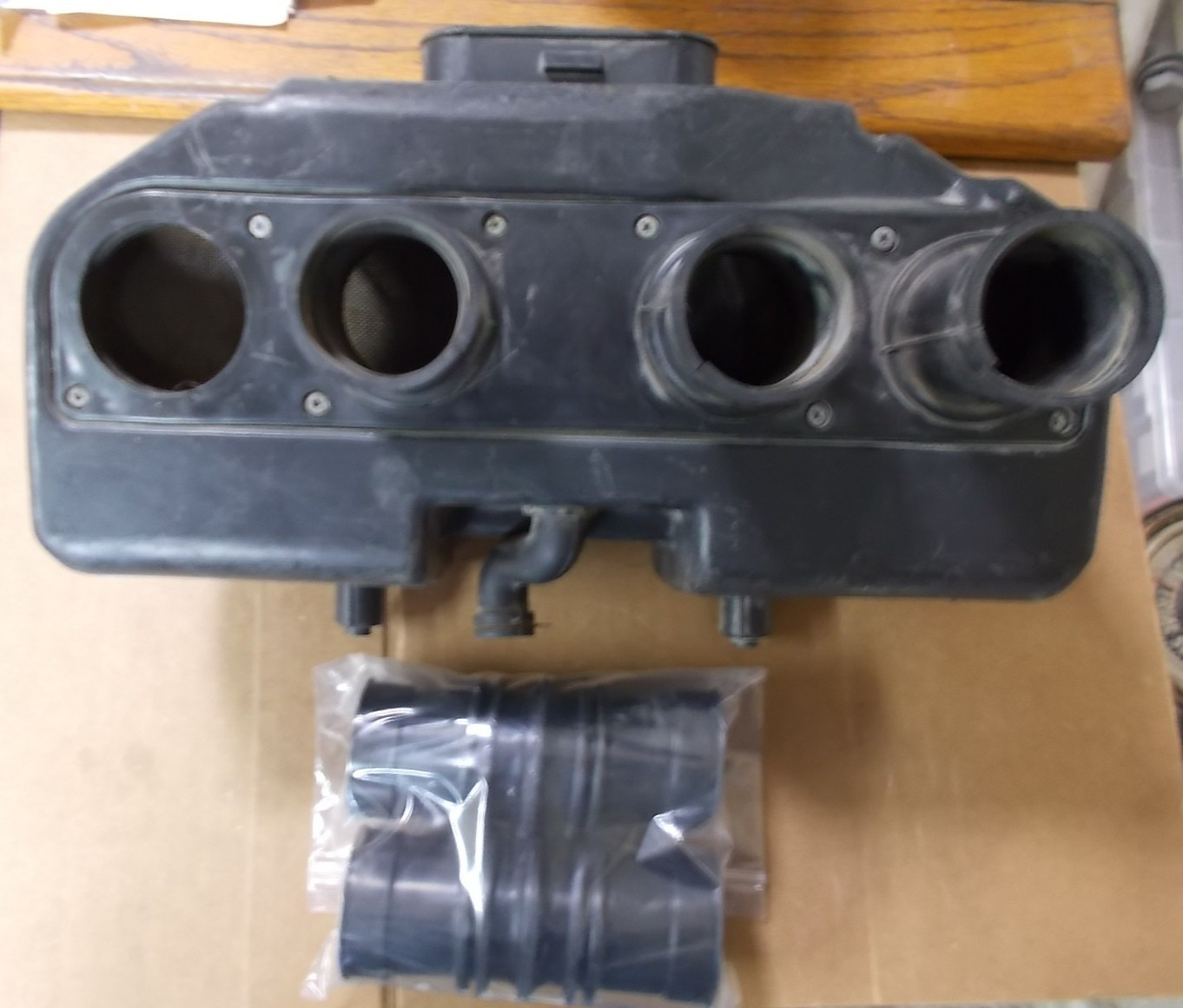 1976-77 KAWASAKI KZ900 AIR BOX, with/NEW BOOTS OEM#11011-054 (011)