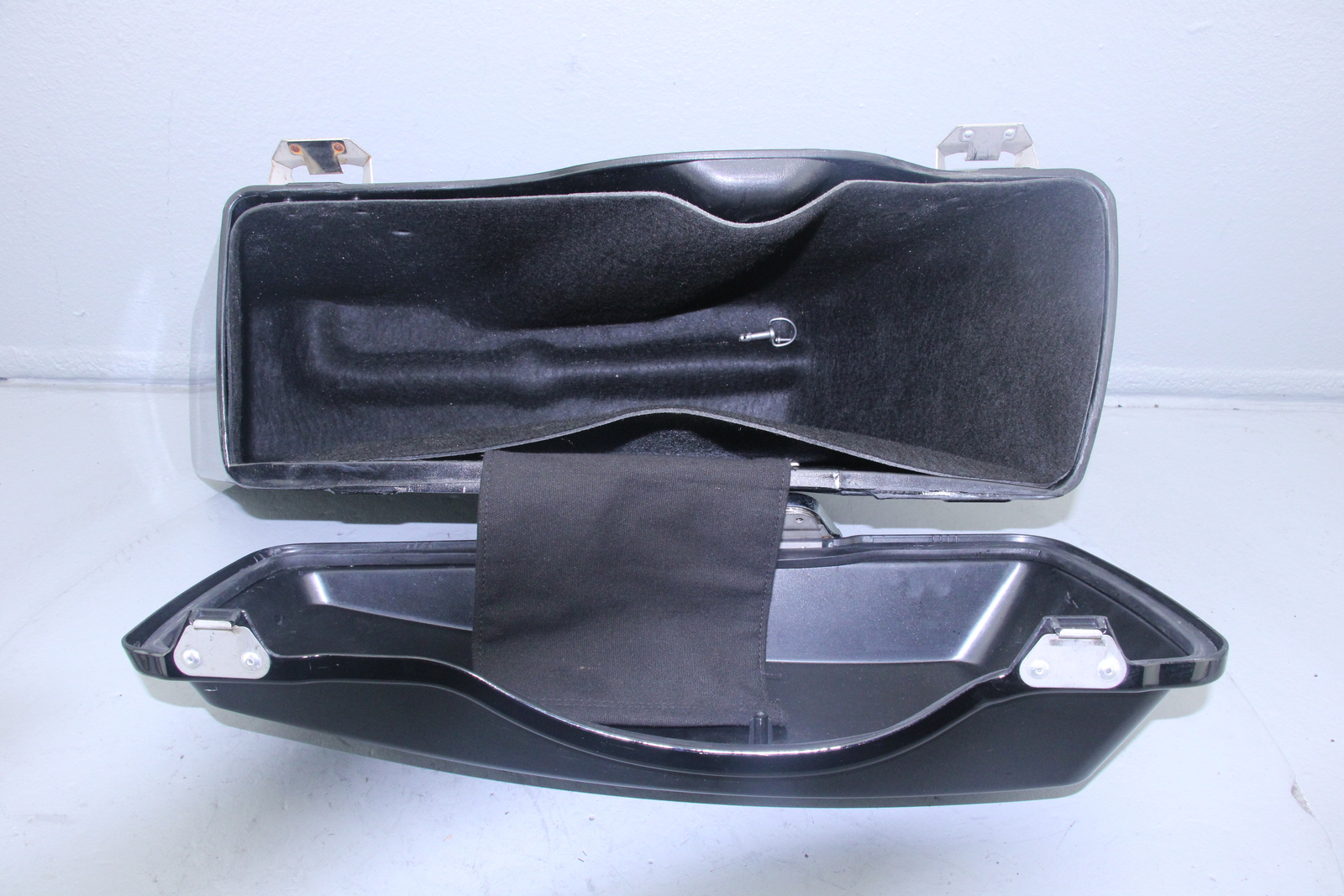 2001 Harley Road King AFTERMARKET Right Saddlebag Assembly VIVID BLACK