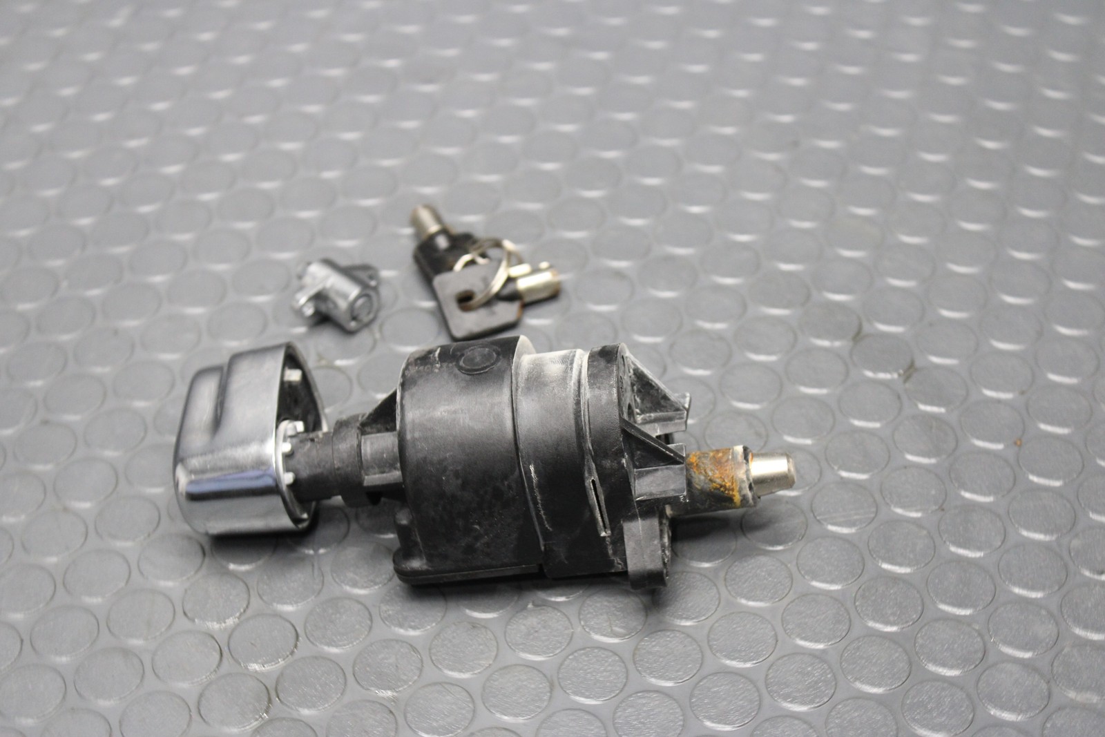2019-2024 Harley Davidson Touring Ignition Switch Housing And Knob With Key