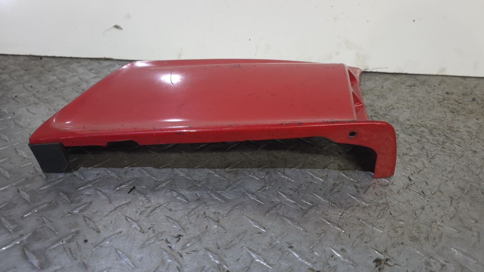 1984-1986 Suzuki GSX1100E GSX1100EF RIGHT SIDE MID FAIRING (1 BROKEN TAB)