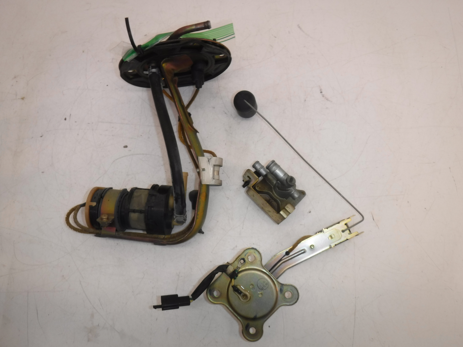 1996 honda goldwing 1500 OEM FUEL GAS PUMP W/ FLOAT SENDING UNIT