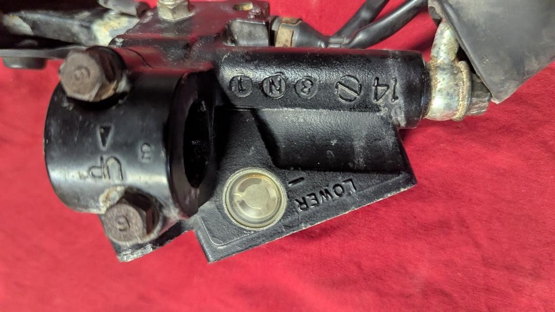 1982 Yamaha XJ1100J Maxim front master cylinder with handle lever, Hard to find!