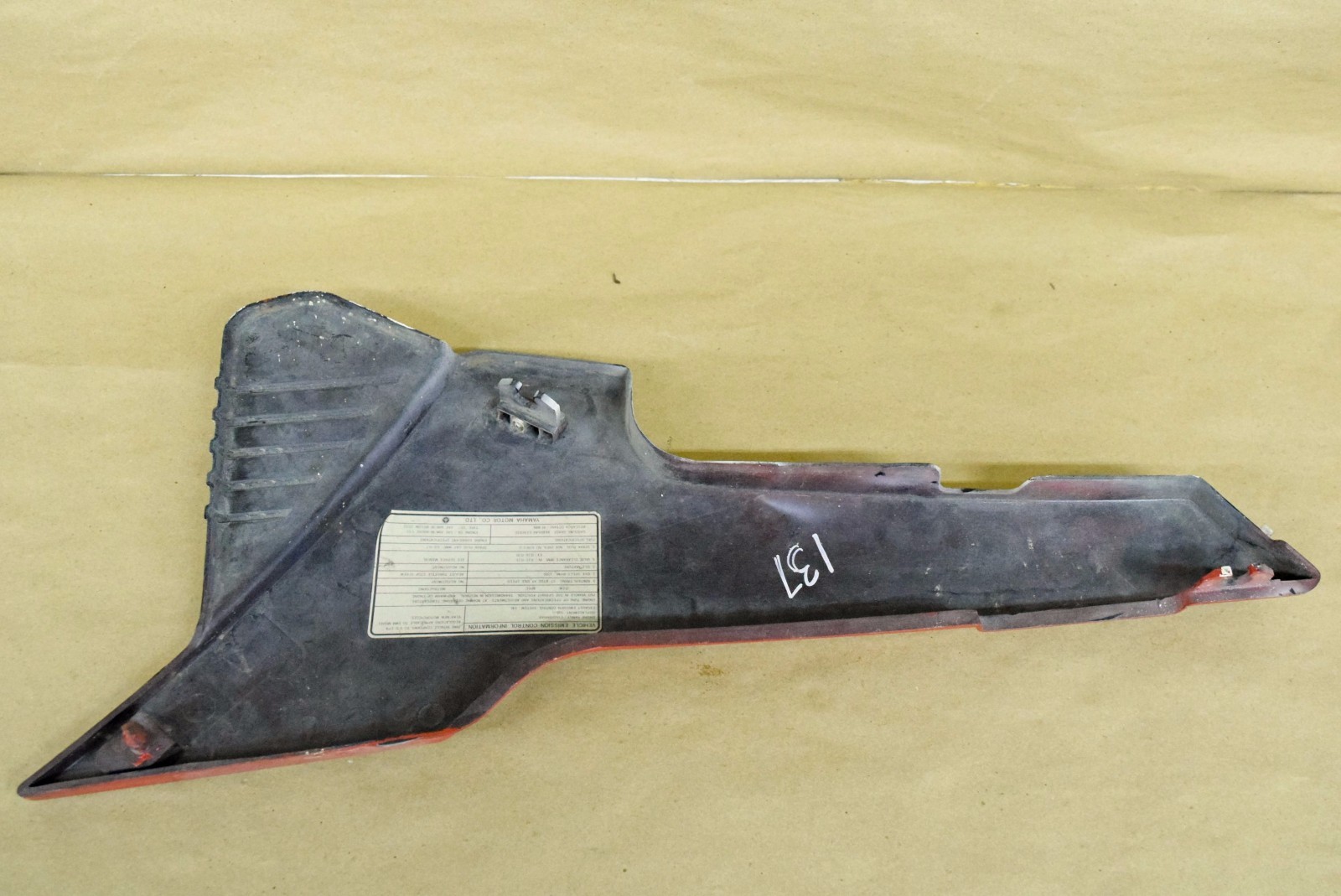 YAMAHA FJ600 FJ 600 1984 1985 LEFT SIDE BODY PANEL PLASTIC FAIRING COVER