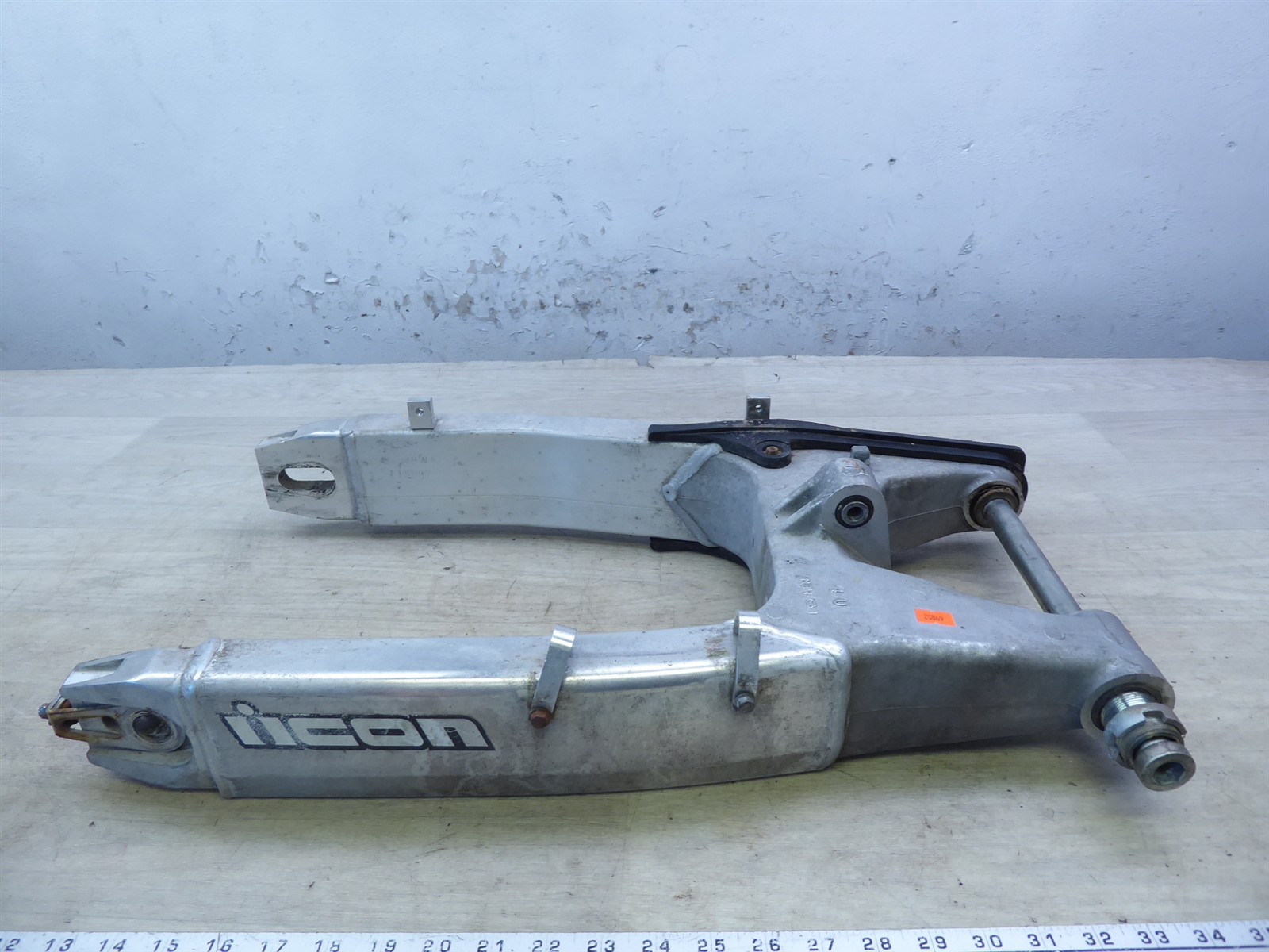 2000 Honda CBR600 F4 H20869) rear swingarm swing arm with mount bolt