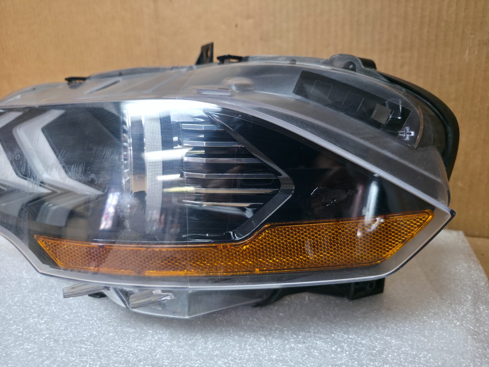 2018 2019 2020 2021 2022 FORD MUSTANG LEFT DRIVER SIDE HEADLIGHT OEM