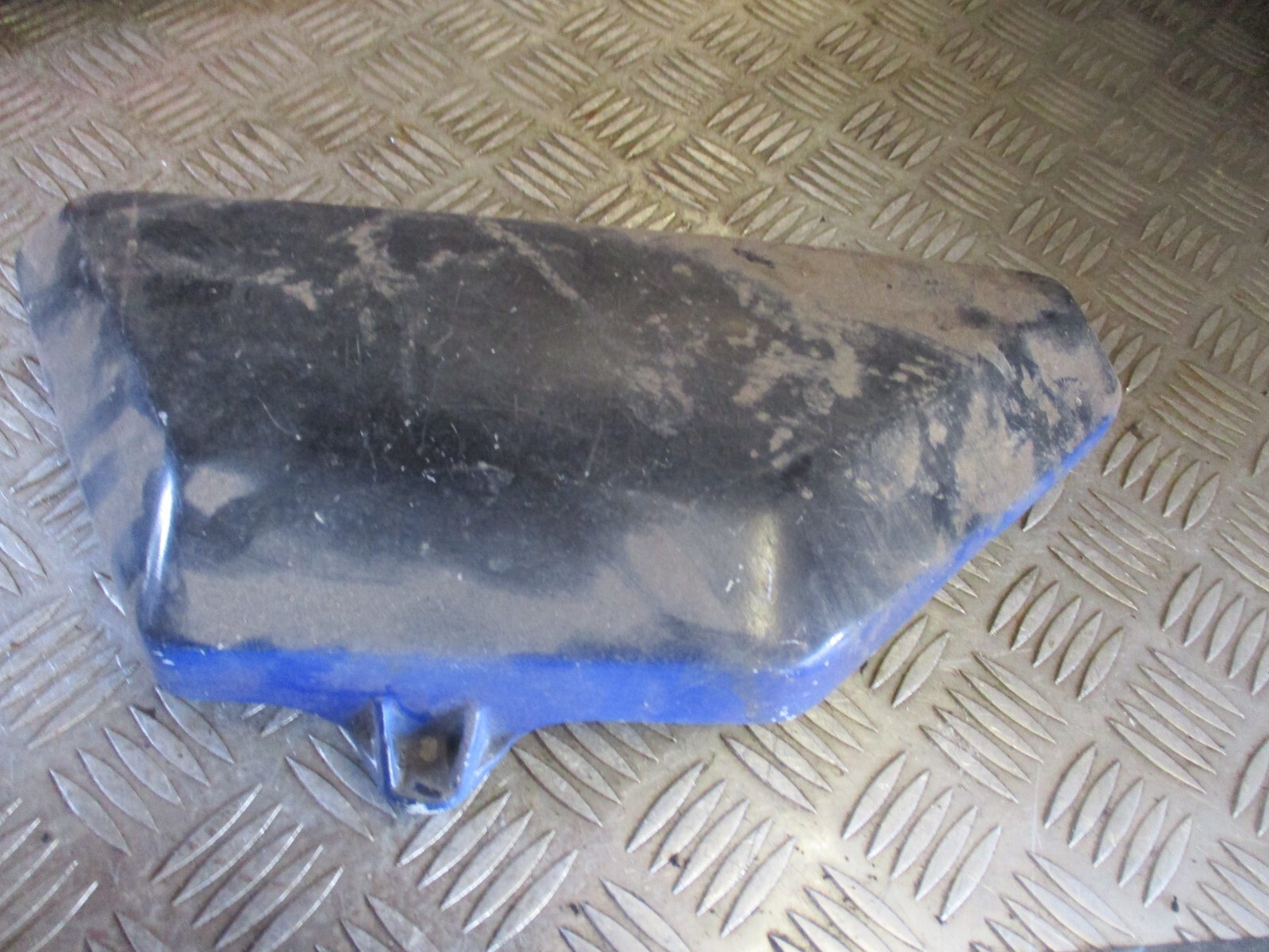 YAMAHA RD125 RD200 RD 125 200 SIDE PANEL DAMAGE AS PICTURES