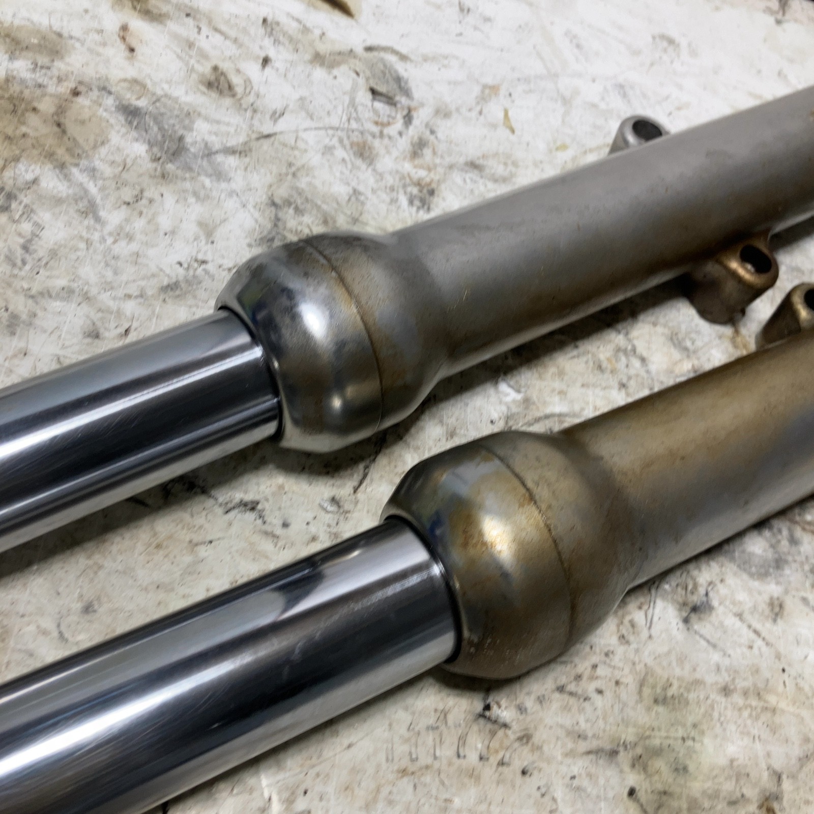 04-05 Harley Dyna OEM Front Fork Set Pair Shock Suspension NEED RESEAL STRAIGHT
