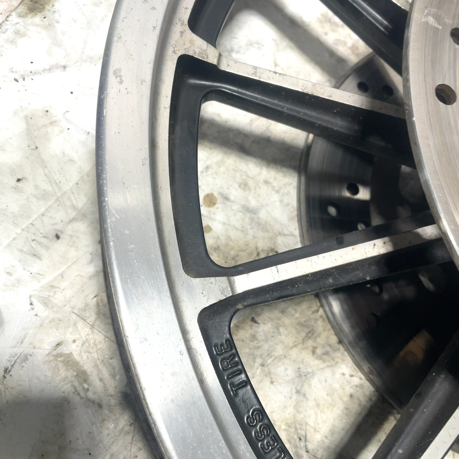 96-99 Harley Dyna Sportster 19×2.15 13 Spoke Front Wheel Black DUAL DISC