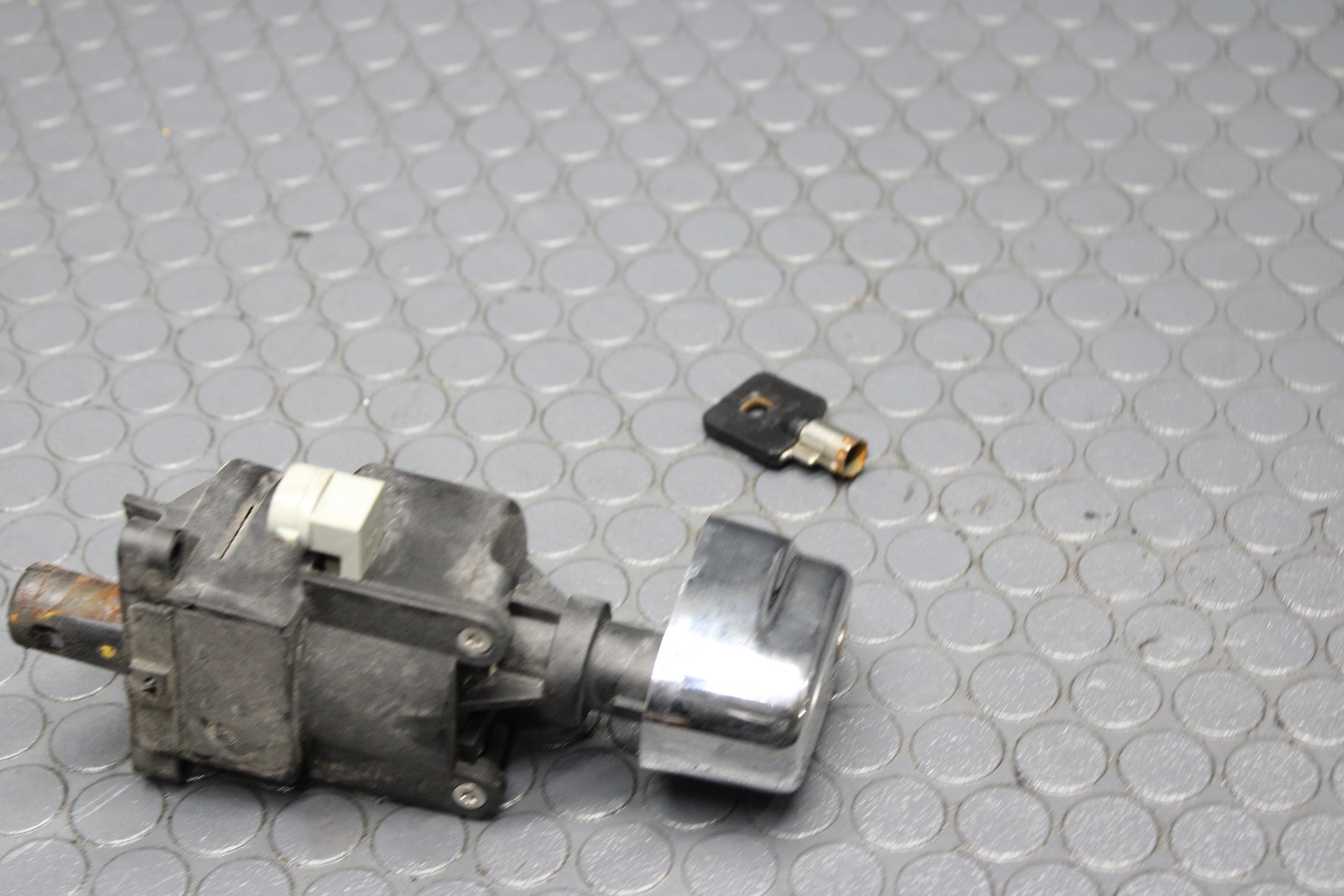 2019-2024 Harley Davidson Touring Ignition Switch Housing & Knob With Key
