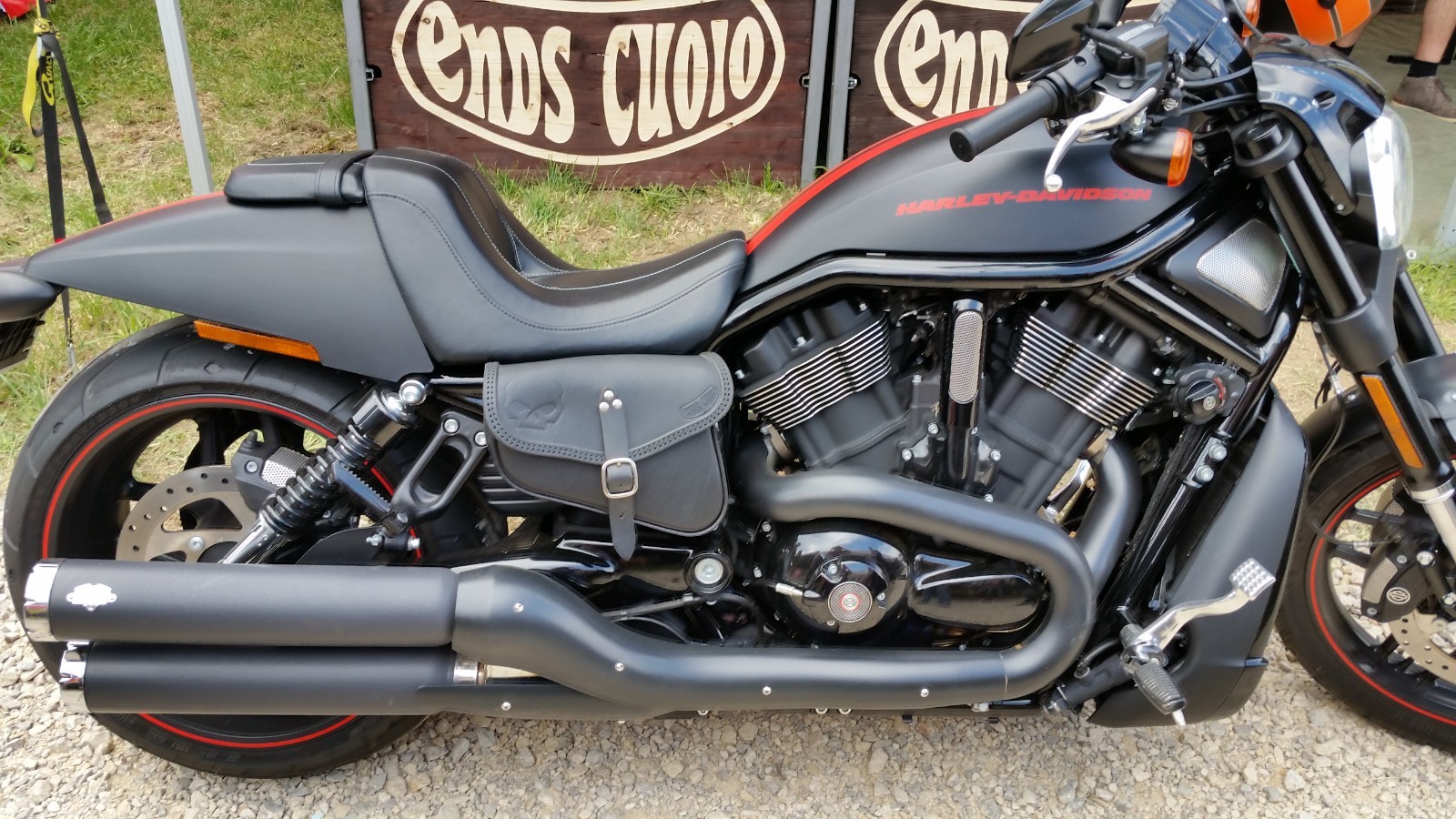 LEATHER BAGS RIGHT AND LEFT SIDES FOR HARLEY DAVIDSON V ROD NIGHT ROD