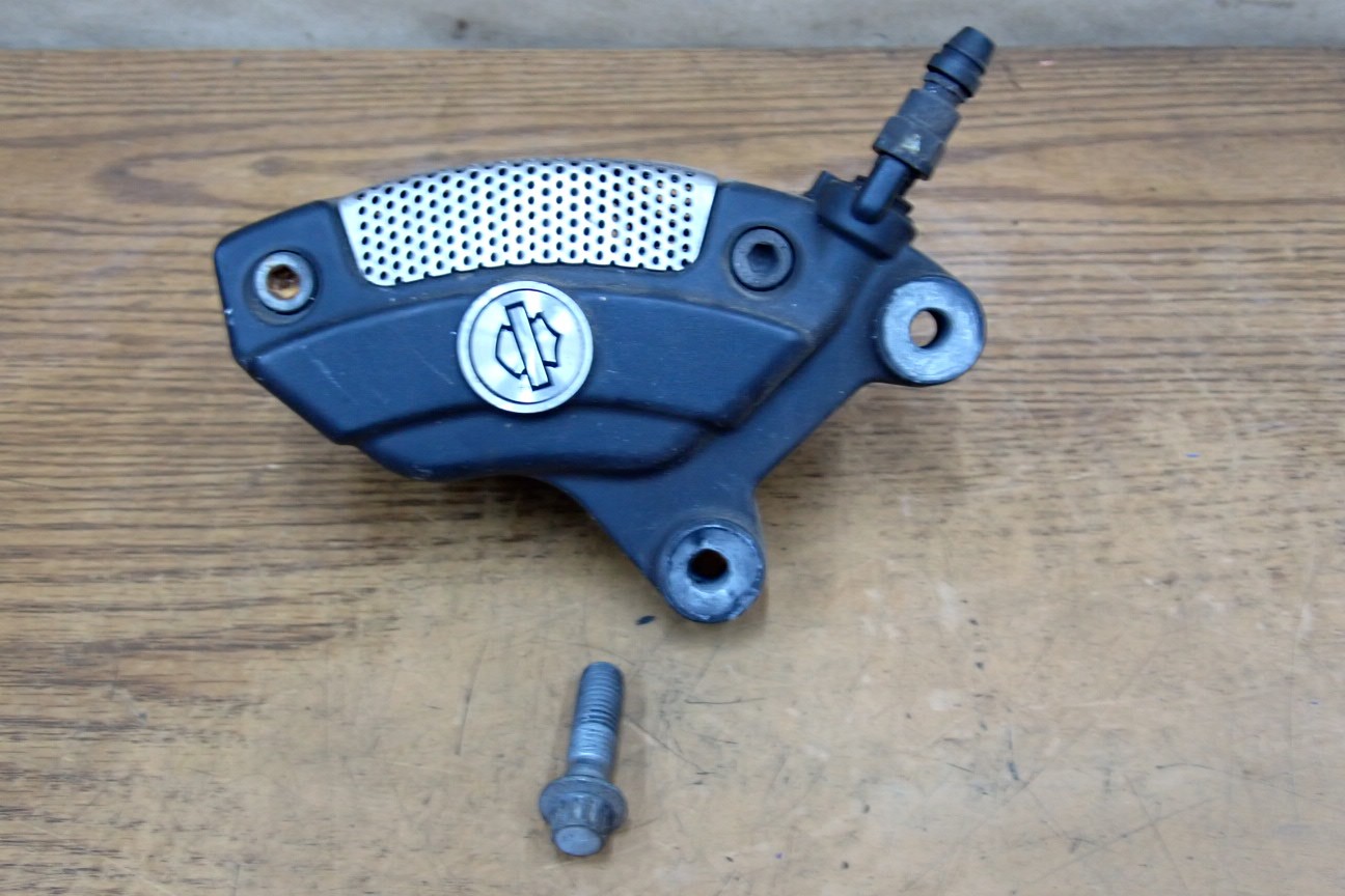 08-25 HARLEY DAVIDSON FRONT RIGHT BRAKE CALIPER 44023-08