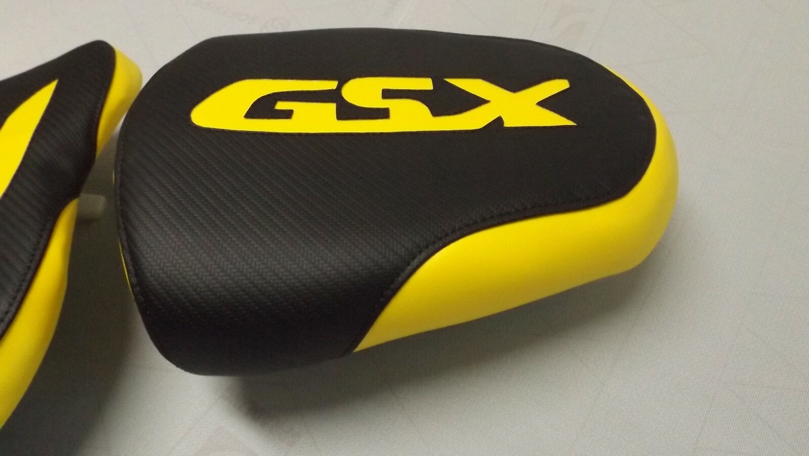 BLACK CARBON FIBER/YELLOW FRONT/REAR SEAT COVERS WILL FIT SUZUKI 600R/750R 06/07