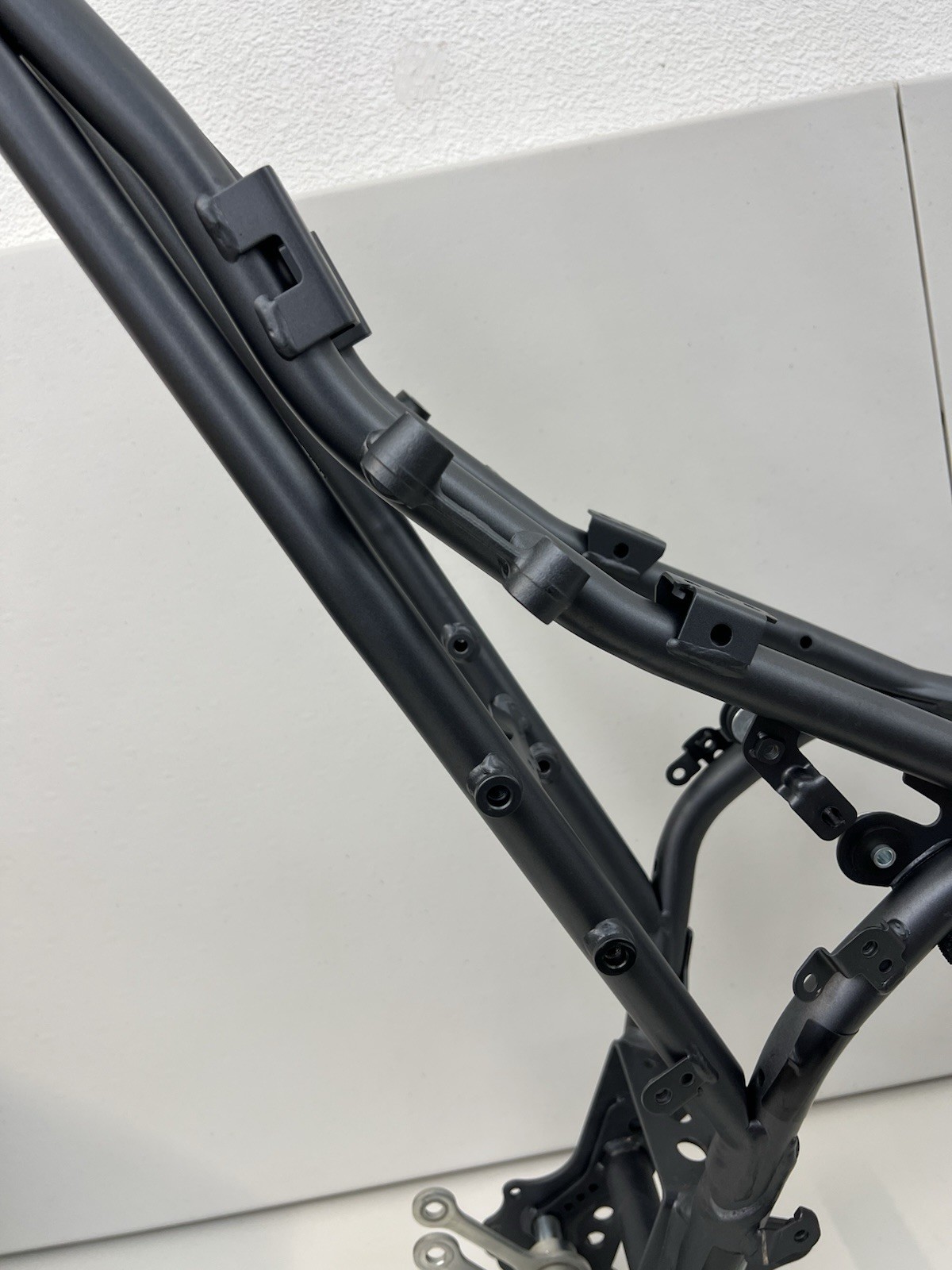 22 23 24 25 2025 Yamaha YZF-R7 YZF R7 Main Frame Chassis STRAIGHT SLVG REG OEM