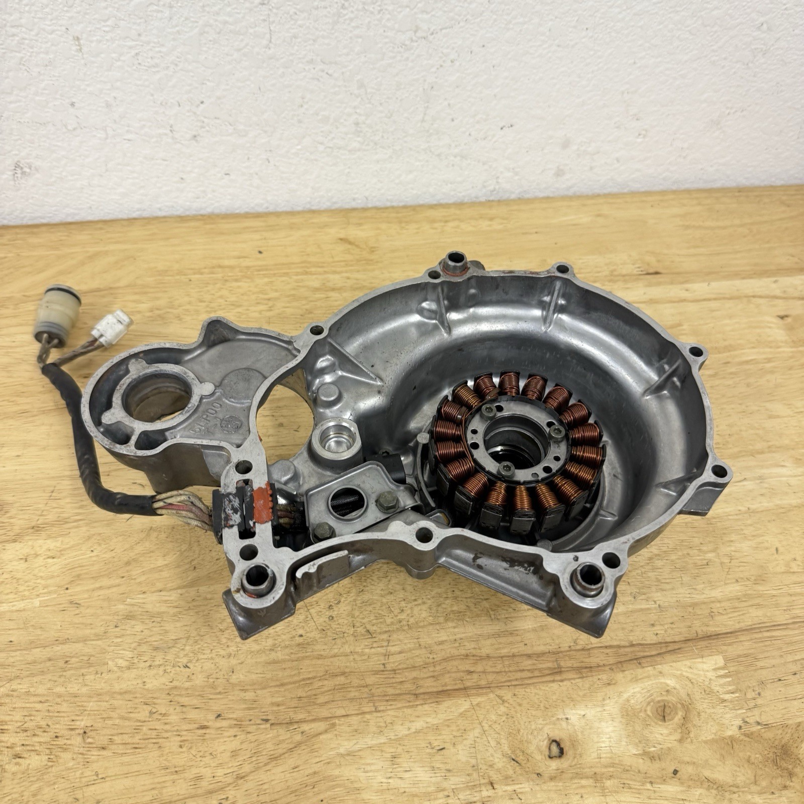 2003 Yamaha Raptor 660 OEM Stator Cover Magneto Left Case (01-05) #84