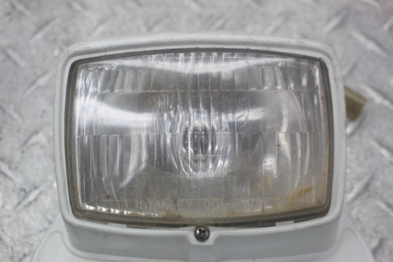 2000 SUZUKI DS80 HEADLIGHT LAMP ASSEMBLY LIGHT HOUSING UNIT 35121-37200
