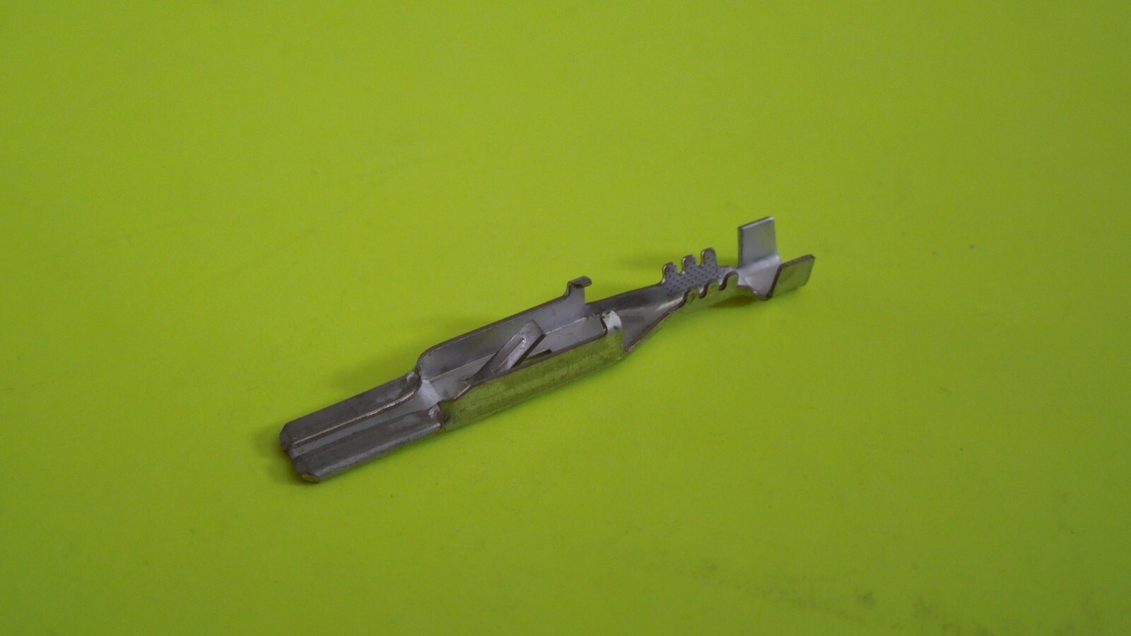 1 NOS OEM Harley Davidson #16-18 AWG Terminal P/N 72107-04