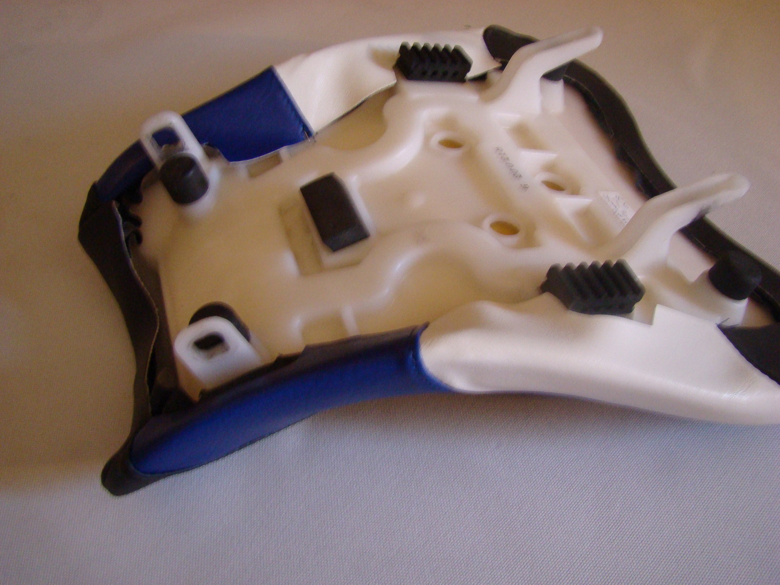 CUSTOM FRONT SEAT COVER BLACK/BLUE/WHITE WILL FIT SUZUKI 2007/08 GSX1000R