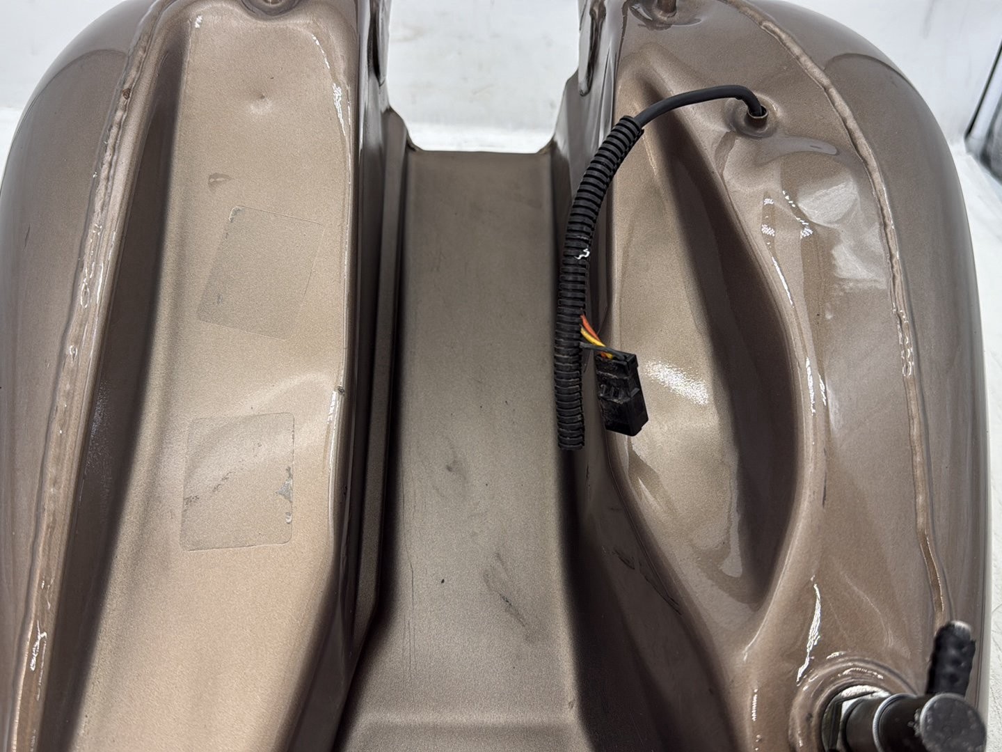 2004 Harley Road King Touring Custom OEM Fuel Gas Tank Gasoline Reservoir BENT