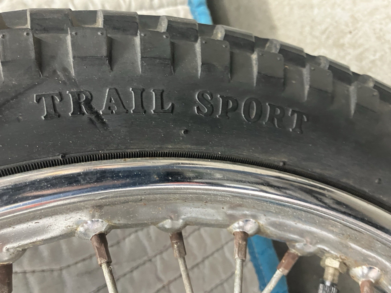 1974-1978 Aermacchi Harley Davidson SX175/250 18″ rear wheel assy w/tire USED