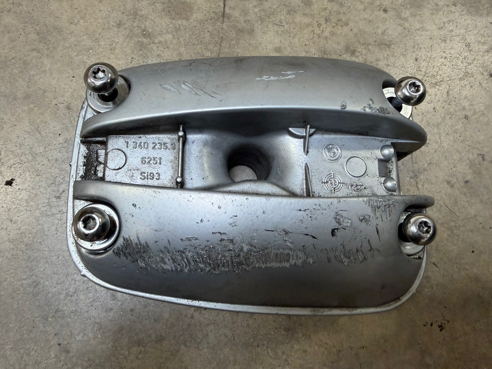 99 BMW R1100 Engine LEFT Top End Cylinder Head Cover 1340235.9 6251