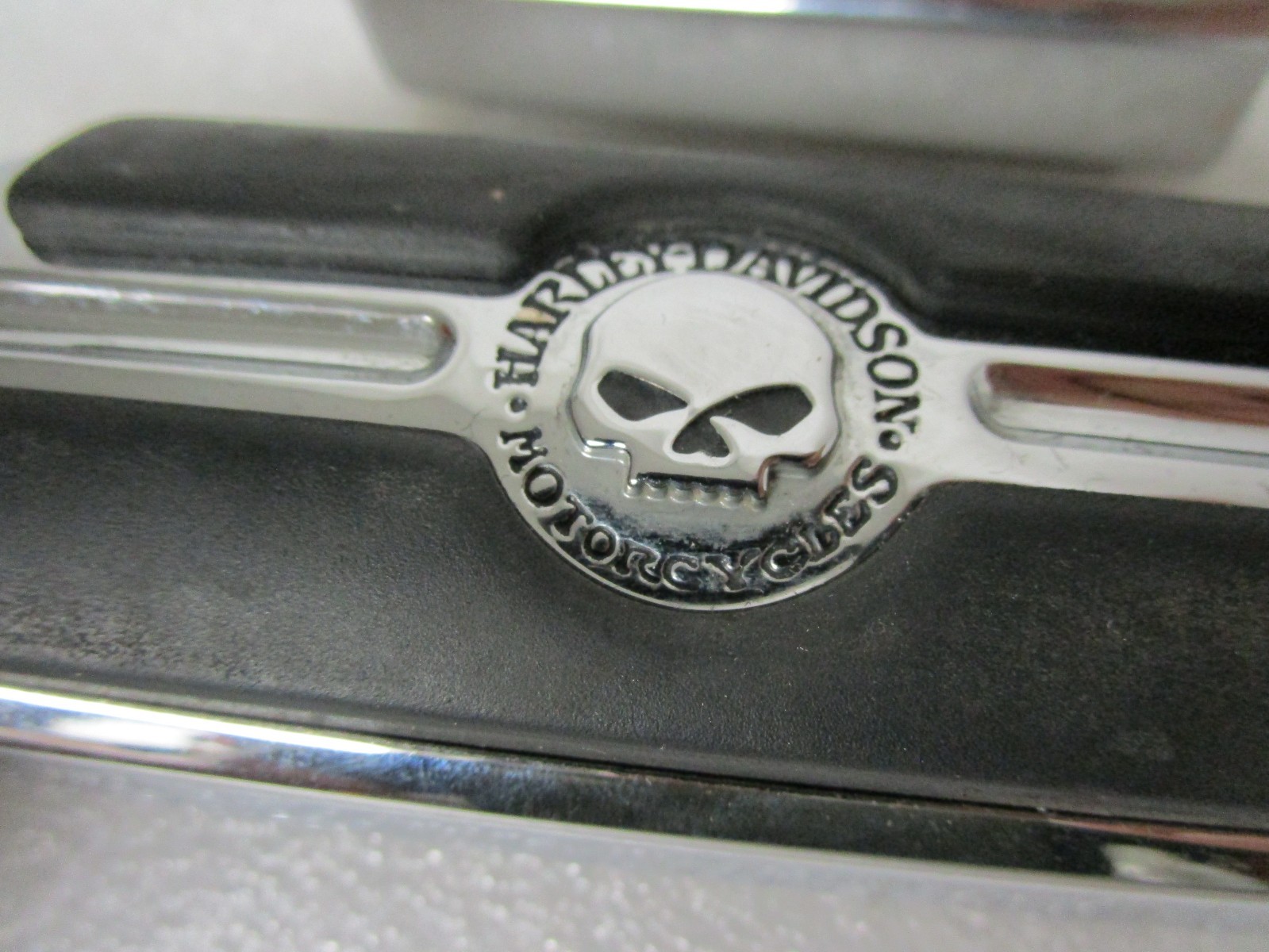 Harley Davidson Sportster Dyna Softail Touring Willie G Skull Footpegs