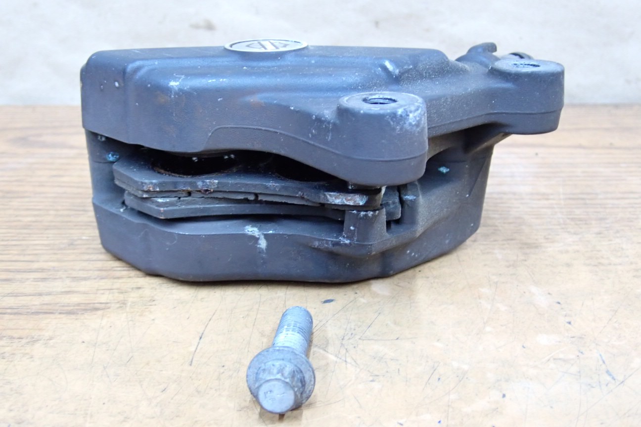 08-25 HARLEY DAVIDSON FRONT RIGHT BRAKE CALIPER 44023-08
