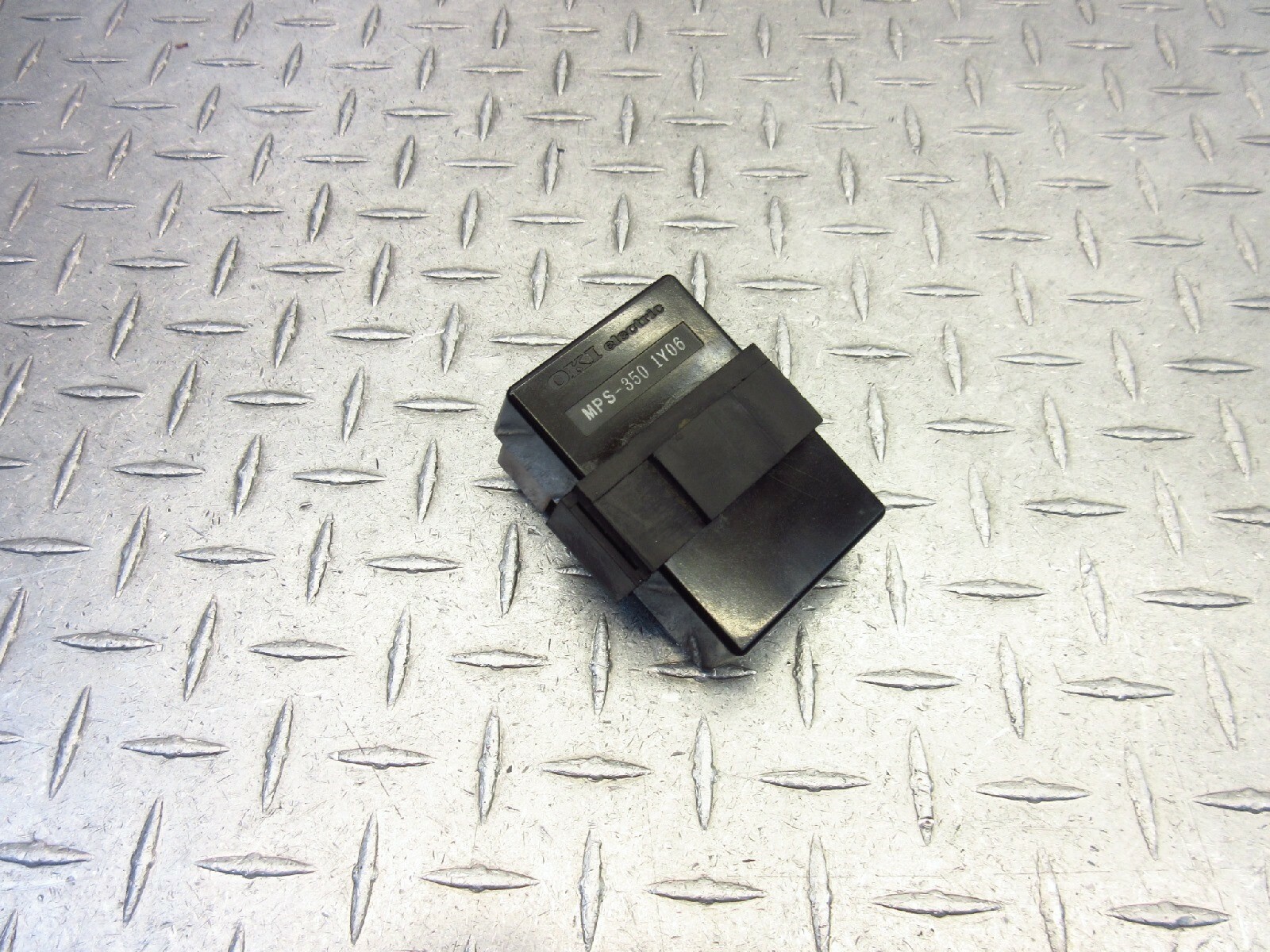 1982 80-82 Honda Goldwing GL1100 Aspencade OEM Turn Signal Cancel Relay Assembly