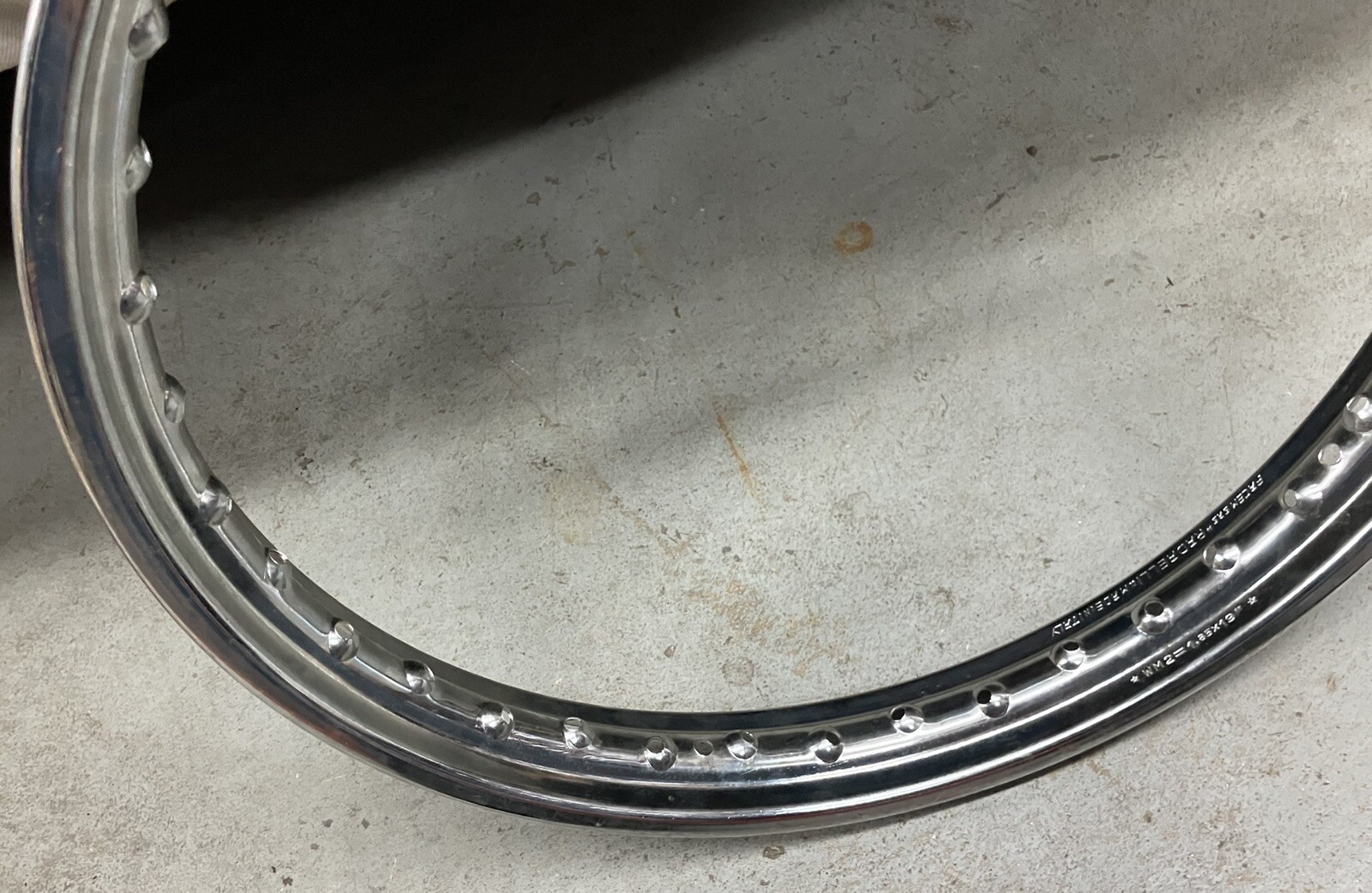 Aermacchi Harley Davidson SX175cc 1974-1978 19″ 1.85 WM2 front rim NOS 43013-78p