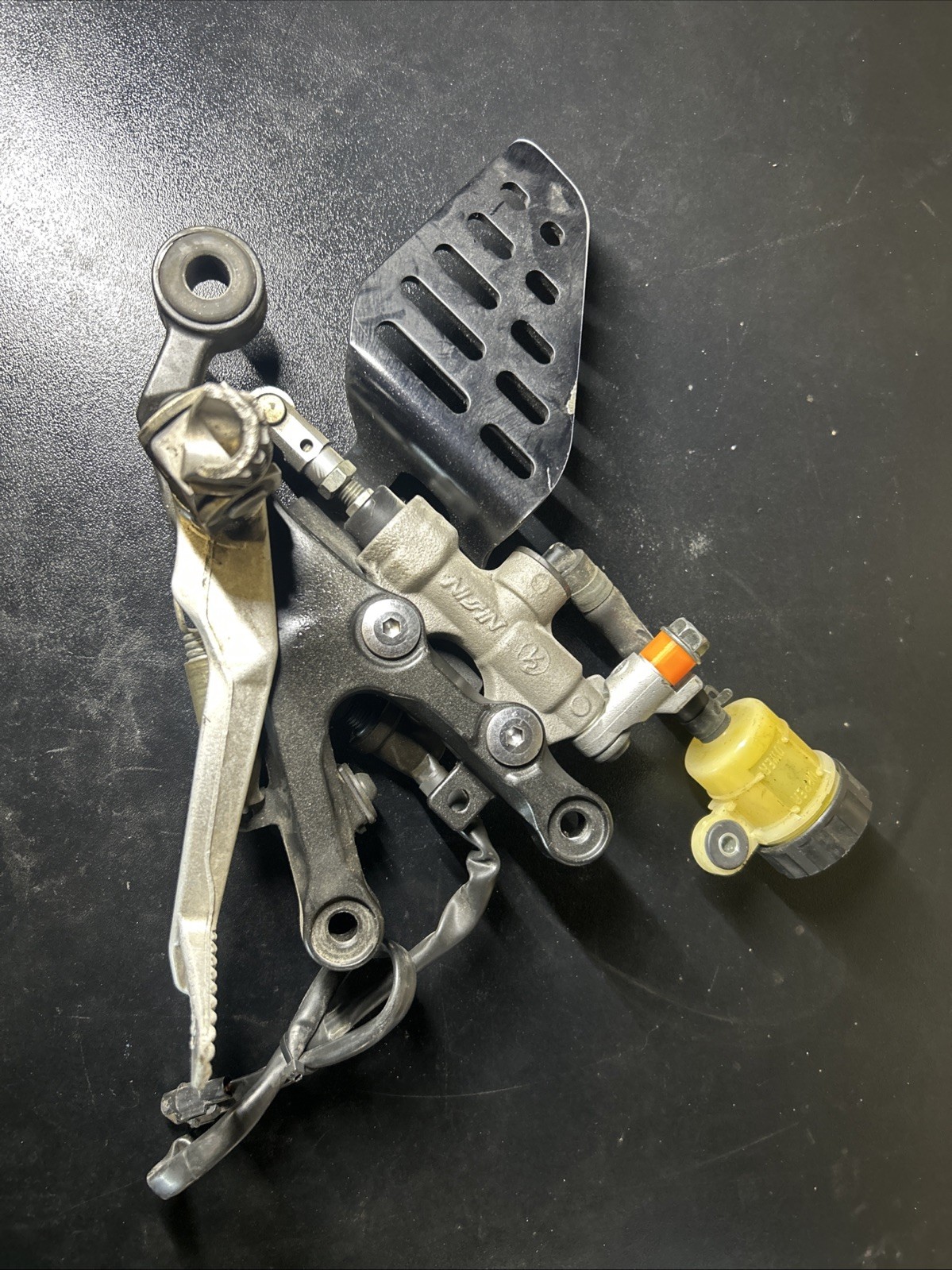 2017-2020 Yamaha Yzf R6 Right Rearset Rear Set Driver Foot Peg Stop OEM #1415