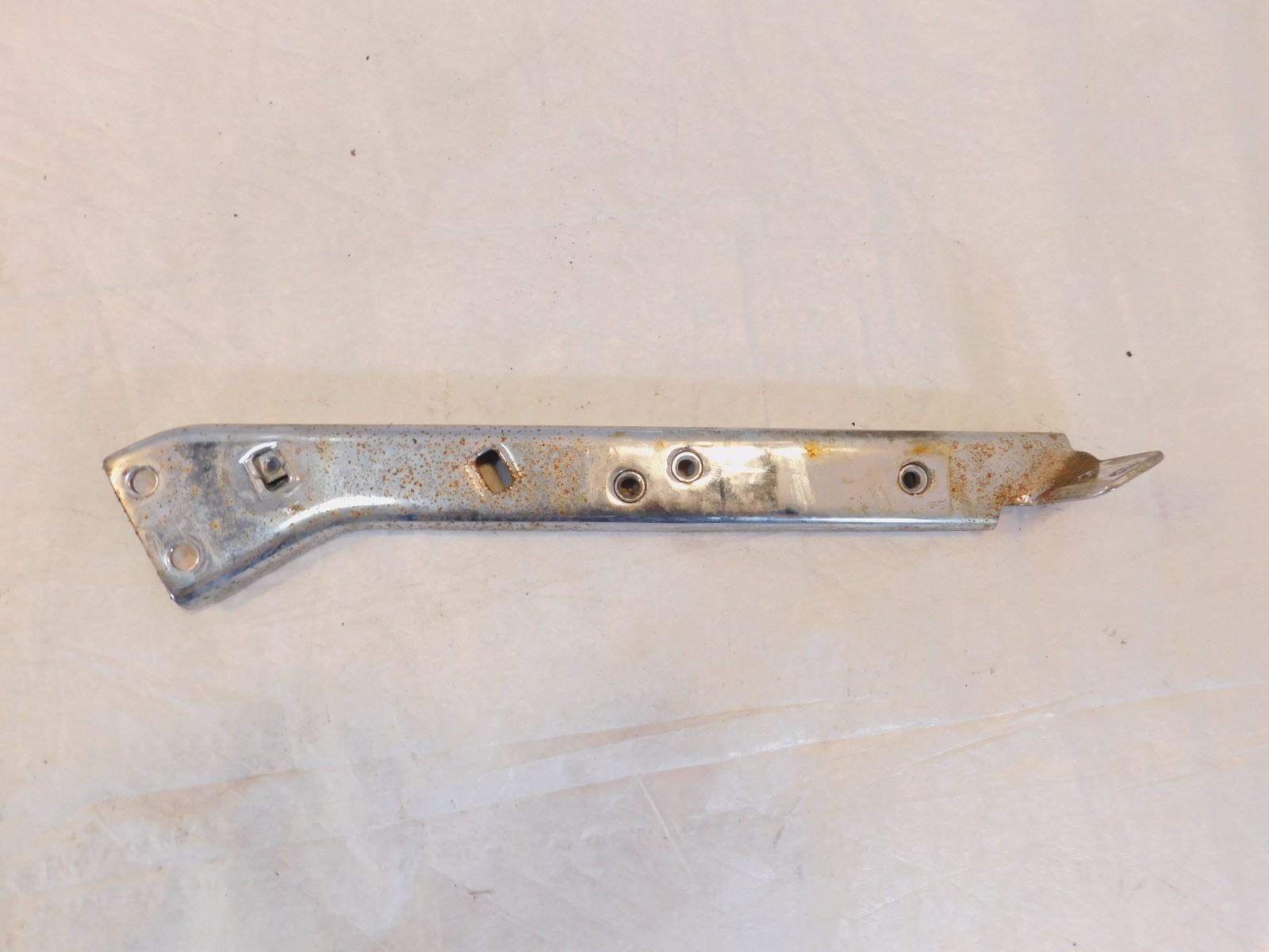 Harley Electra Glide & Road King Right Saddlebag Rail Support Bracket Guard