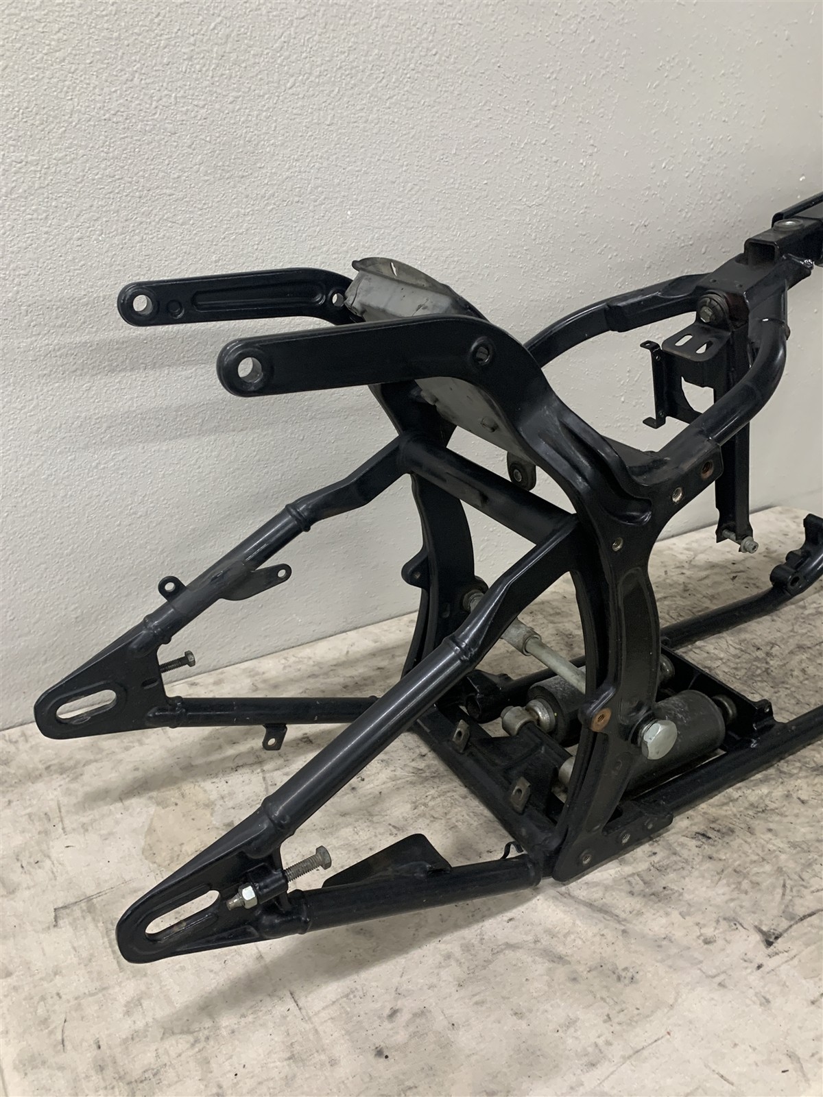 Harley-Davidson 04 Softail Standard FXSTI Main Frame Chassis Straight