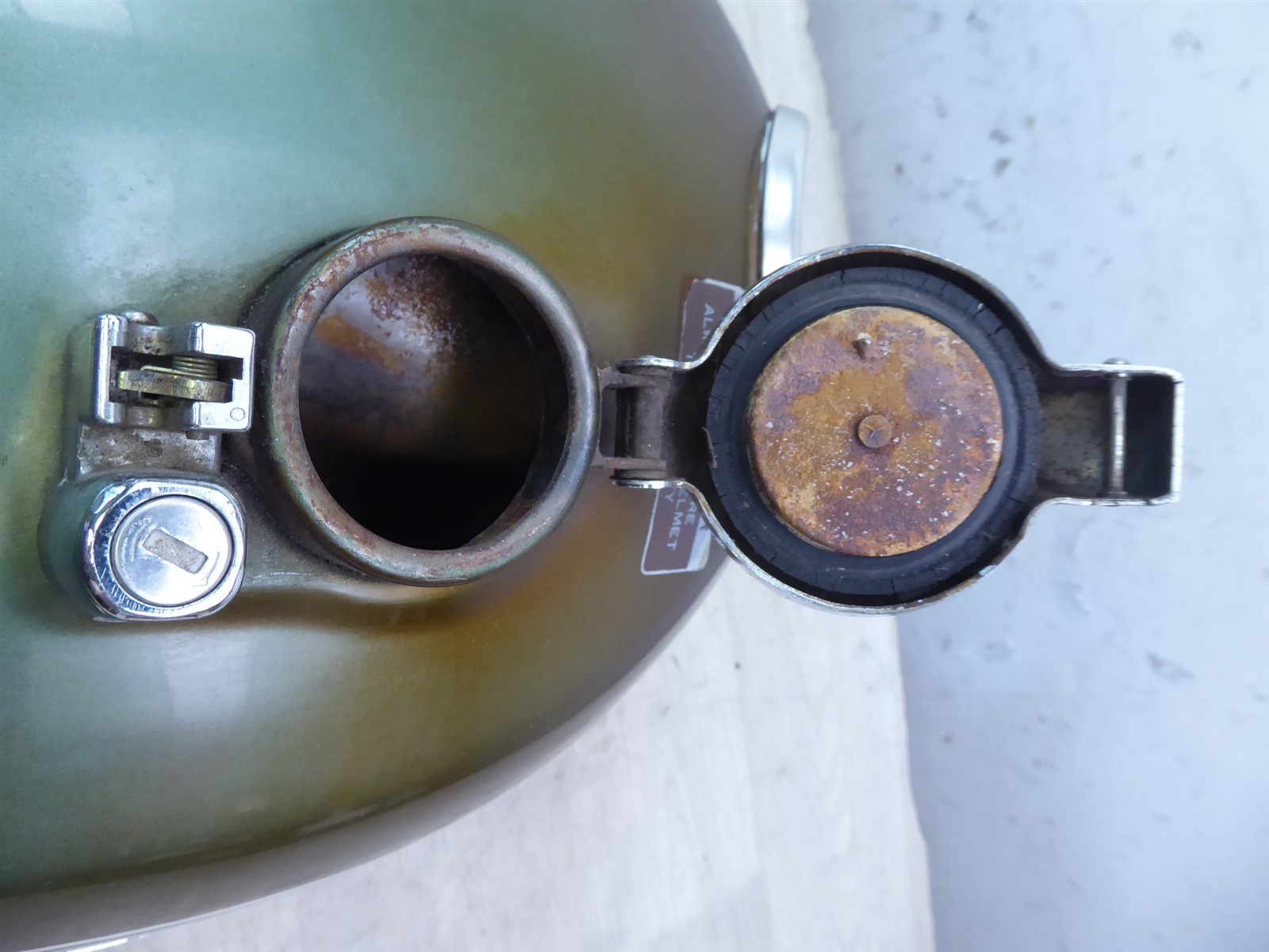 1972 Honda CB500 Four H21122) gas petrol fuel tank with emblems and cap